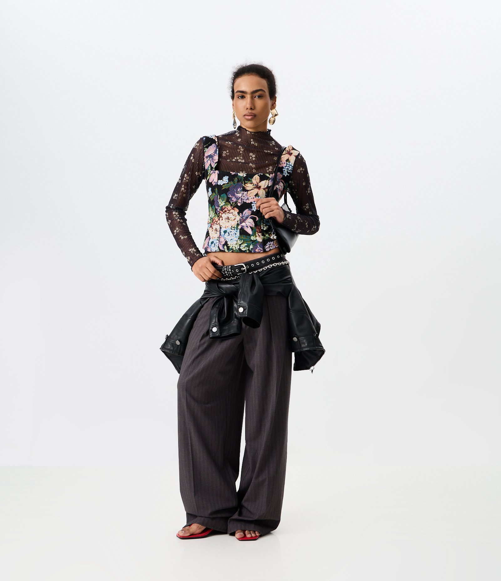 Blusa Corset em Jacquard Floral com Alça Larga e Decote Quadrado Preto 1