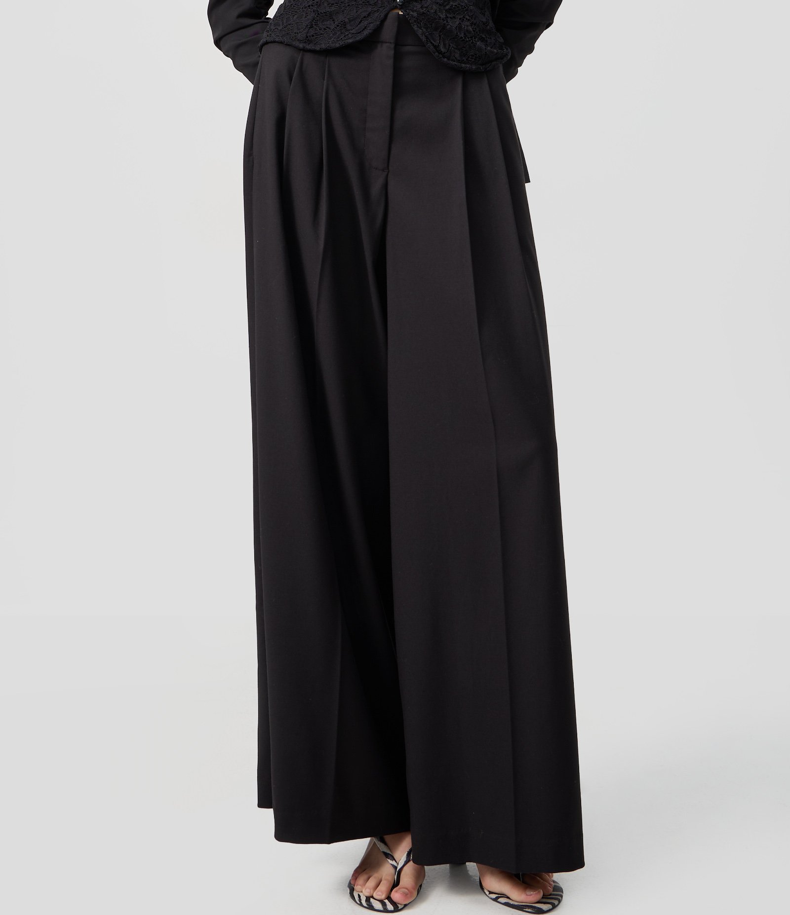 Calça Alfaiatada com Pregas Preto 2