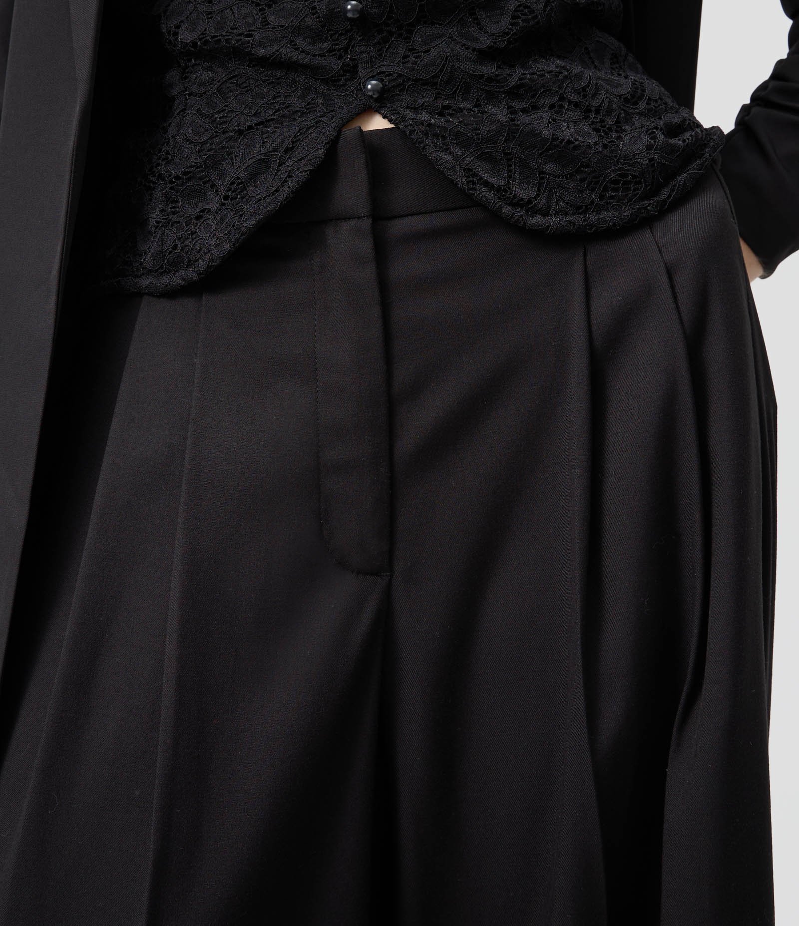 Calça Alfaiatada com Pregas Preto 3