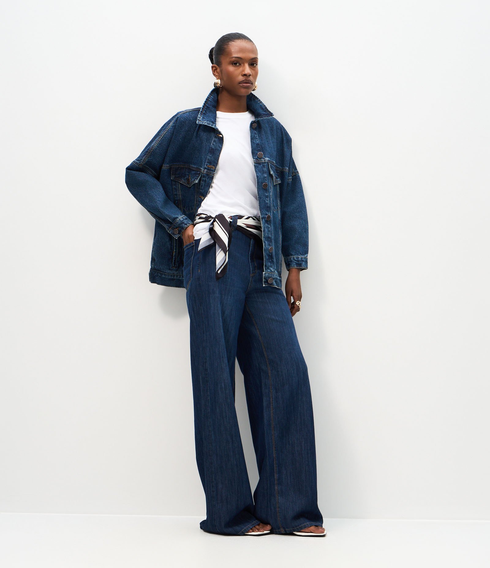 Jaqueta Oversized em Jeans com Bolsos e Botões Azul 2