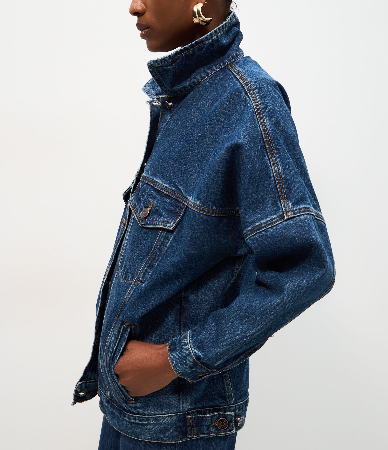 Jaqueta Oversized em Jeans com Bolsos e Botões Azul 4