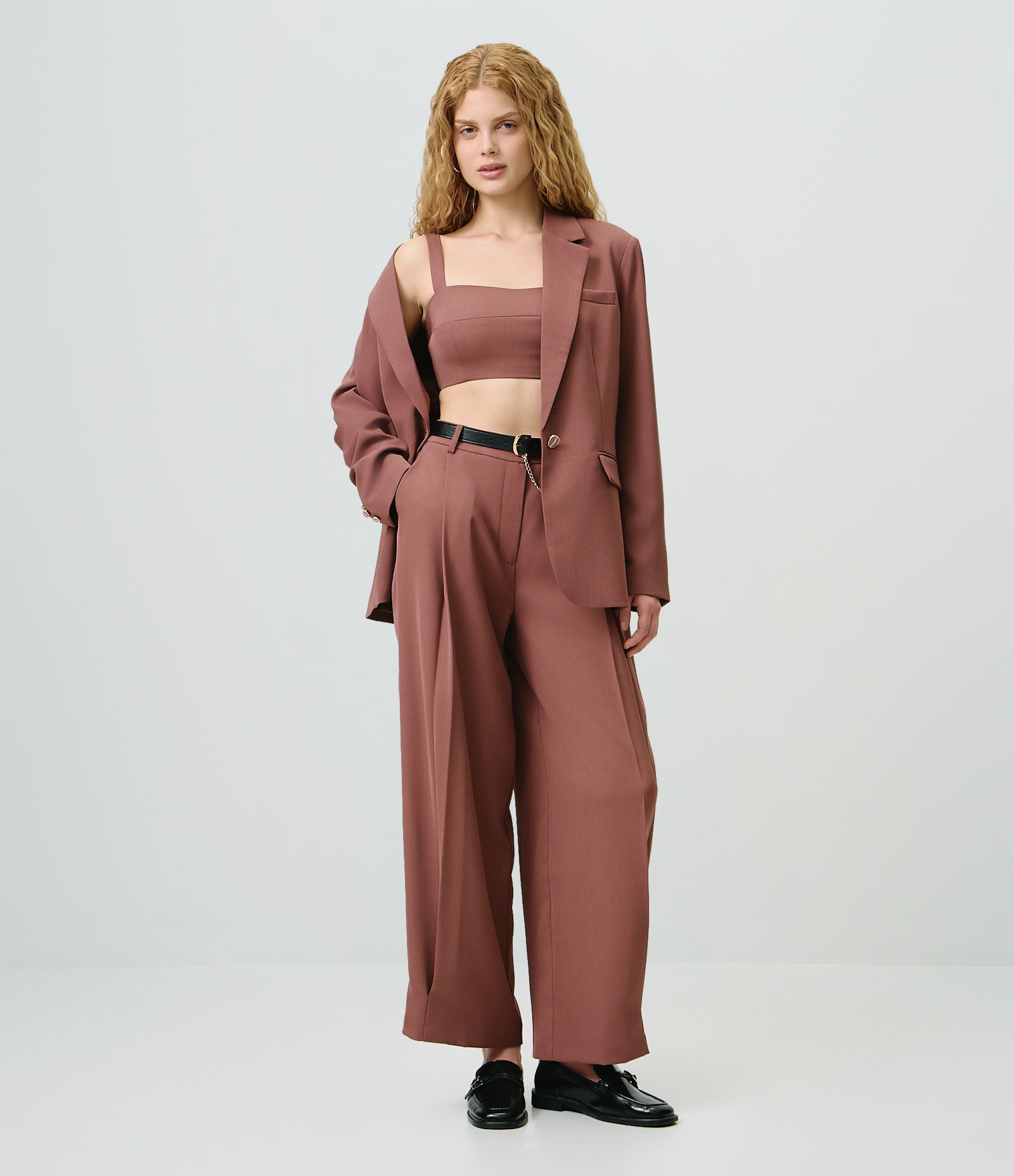 Blusa Cropped Alfaiatada com Decote Coração e Lastex nas Costas Marrom 3