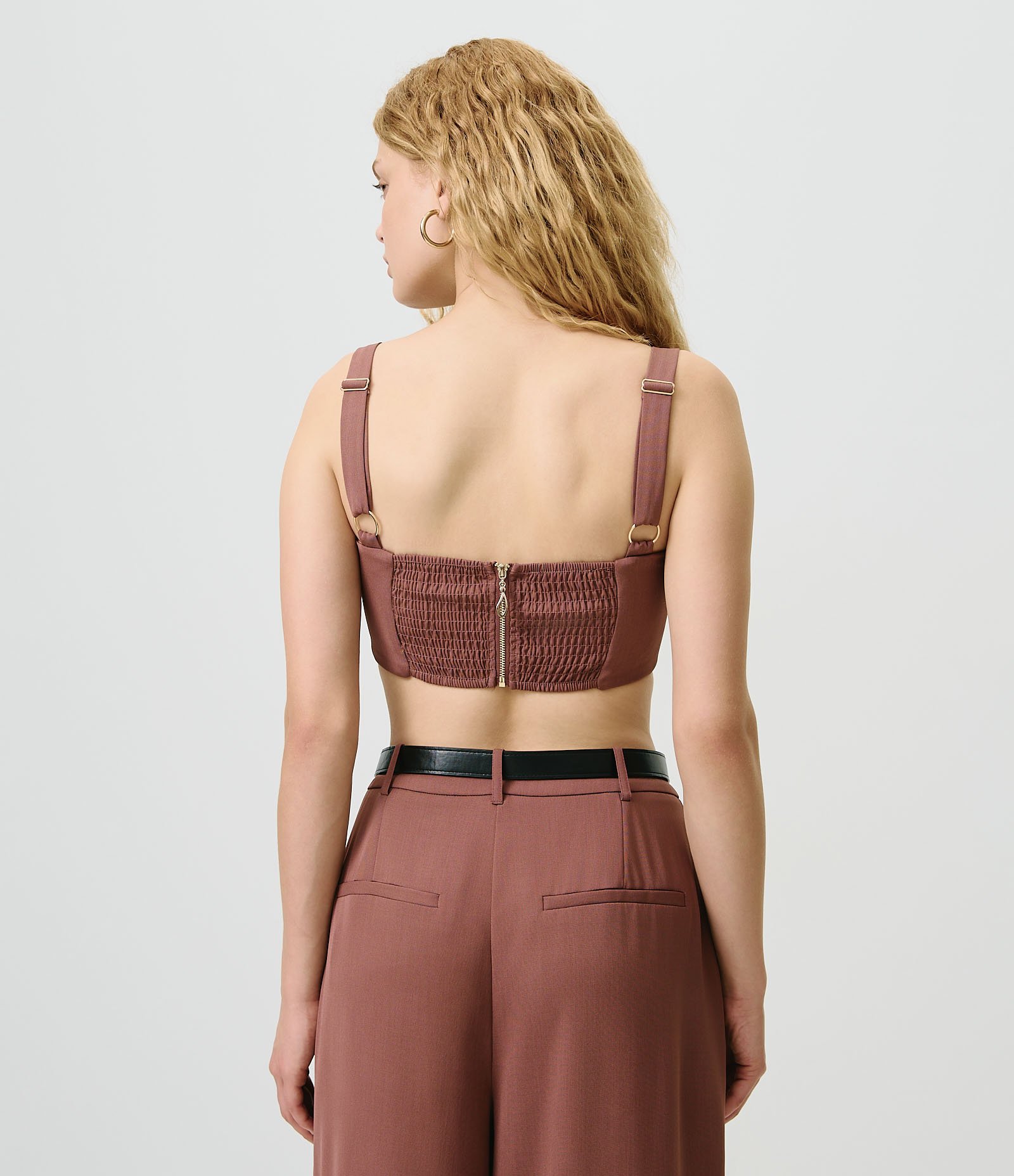 Blusa Cropped Alfaiatada com Decote Coração e Lastex nas Costas Marrom 5