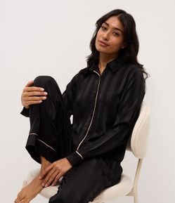 Pijama Longo Americano em Cetim com Estampa de Listras