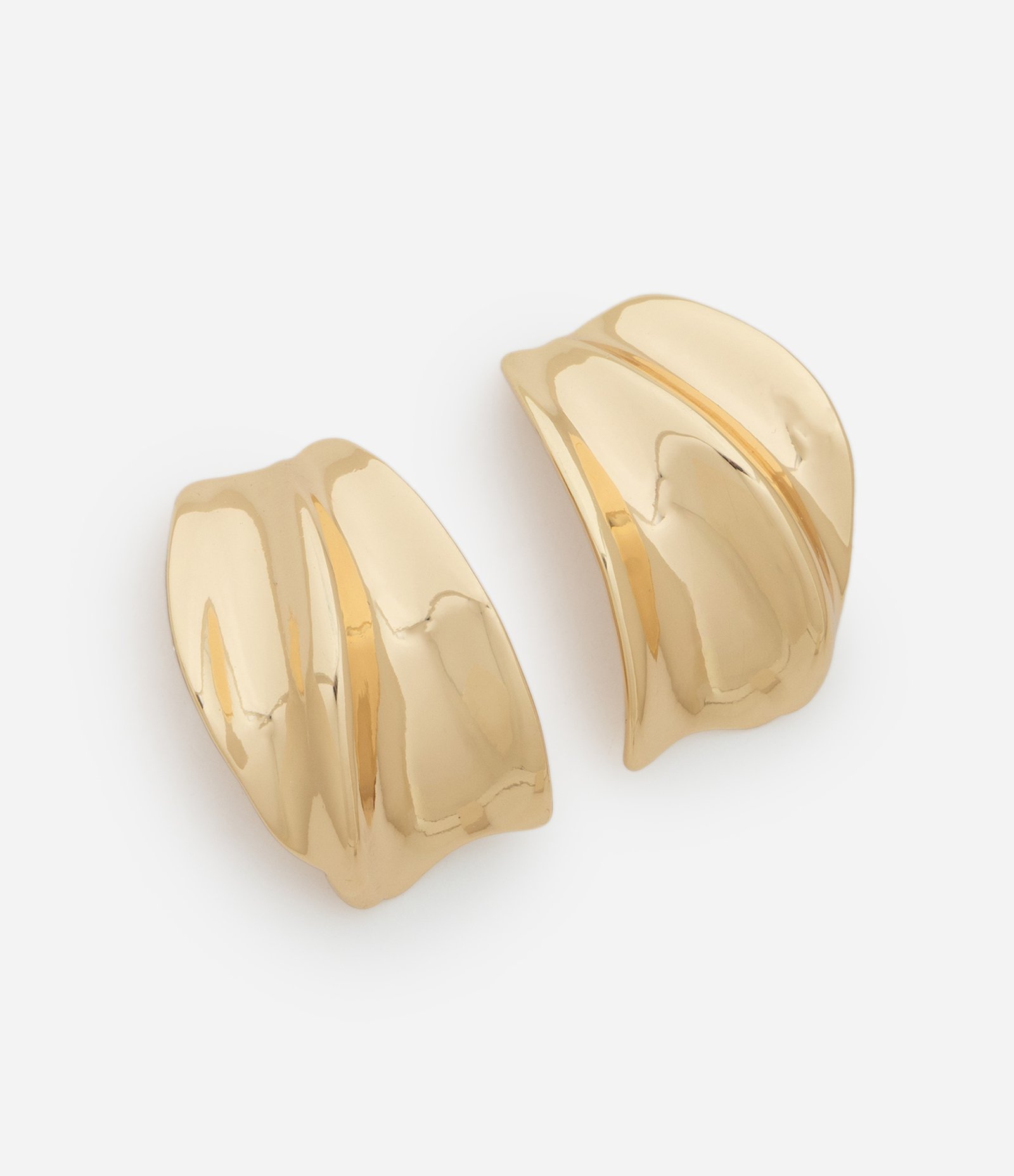 Brinco Botão Orgânico com Relevo Dourado 1