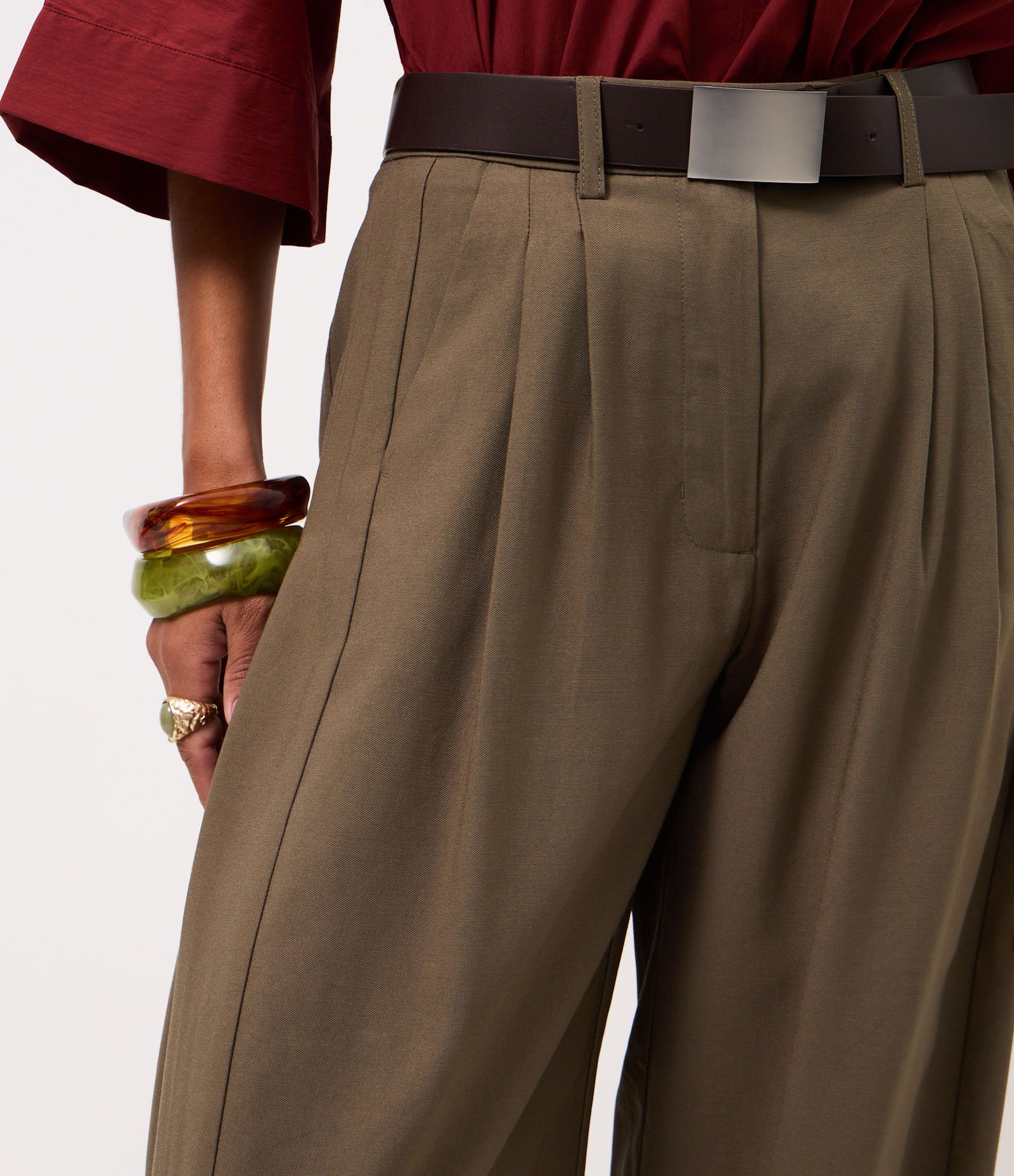 Calça Barrel Alfaiatada com Cinto Cinza 4