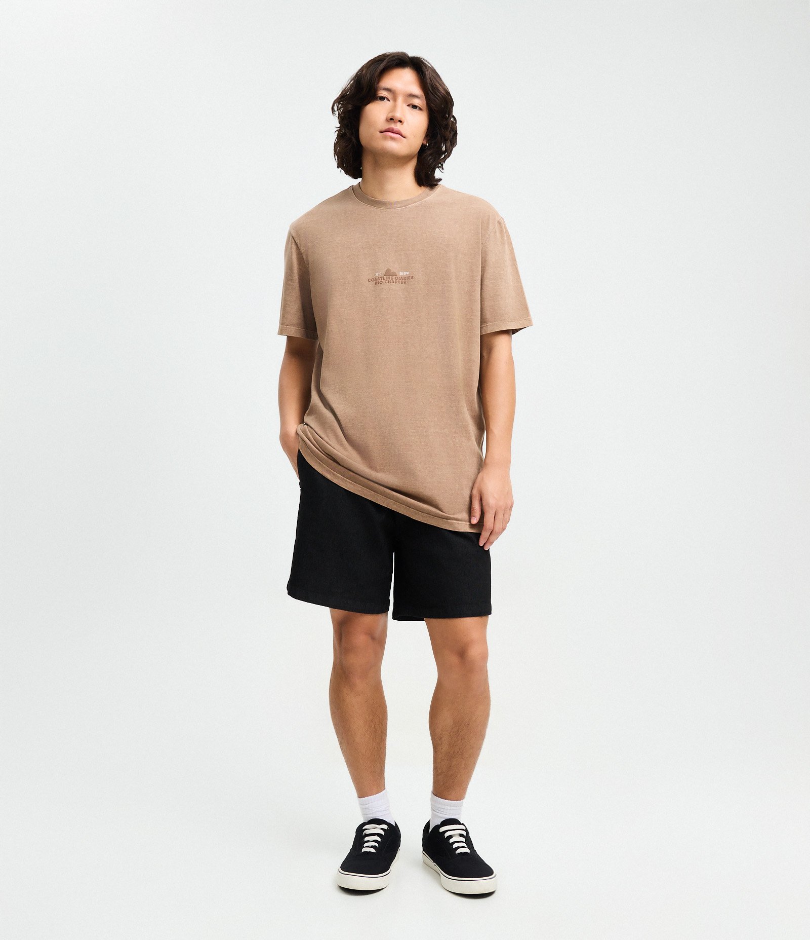 Bermuda em Sarja Texturizada com Cós Elástico Preto 2