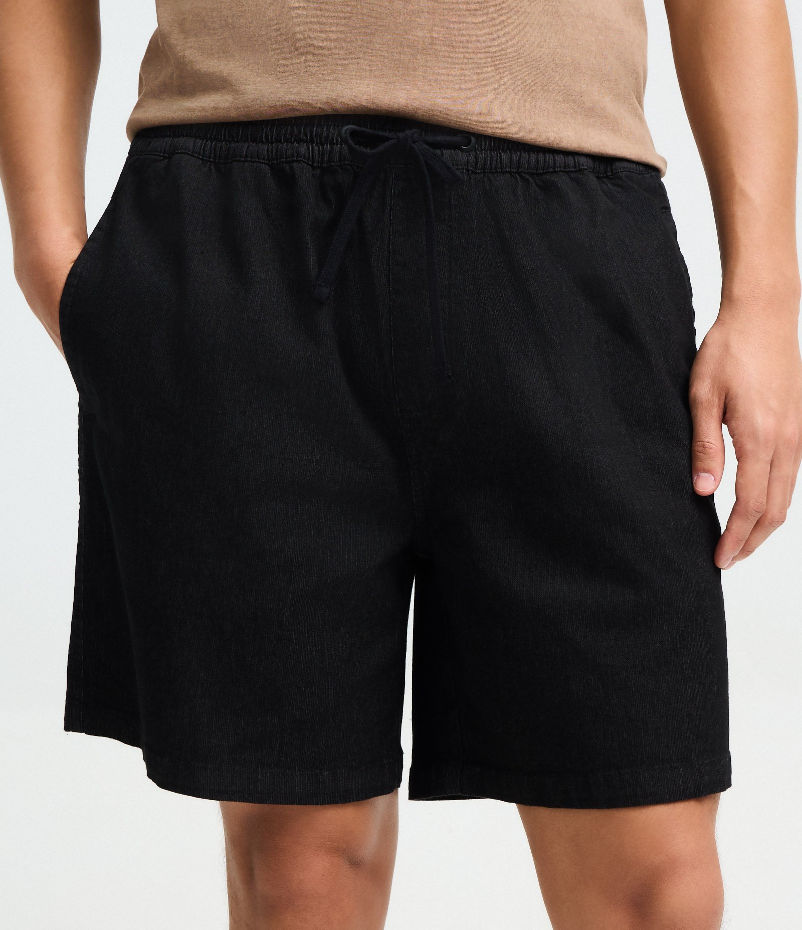 Bermuda em Sarja Texturizada com Cós Elástico Preto 3