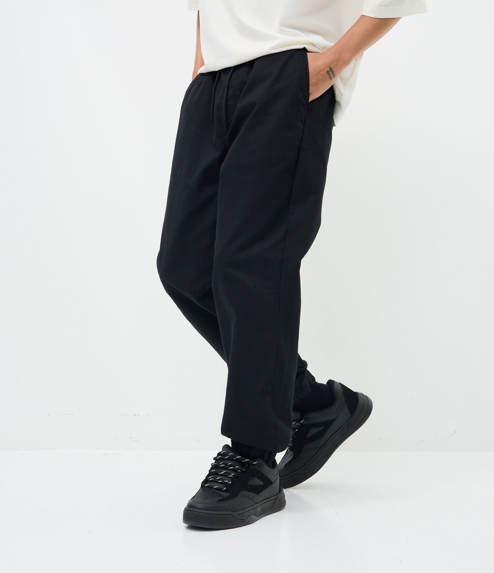 Calça Jogger em Sarja Lisa Preto 2