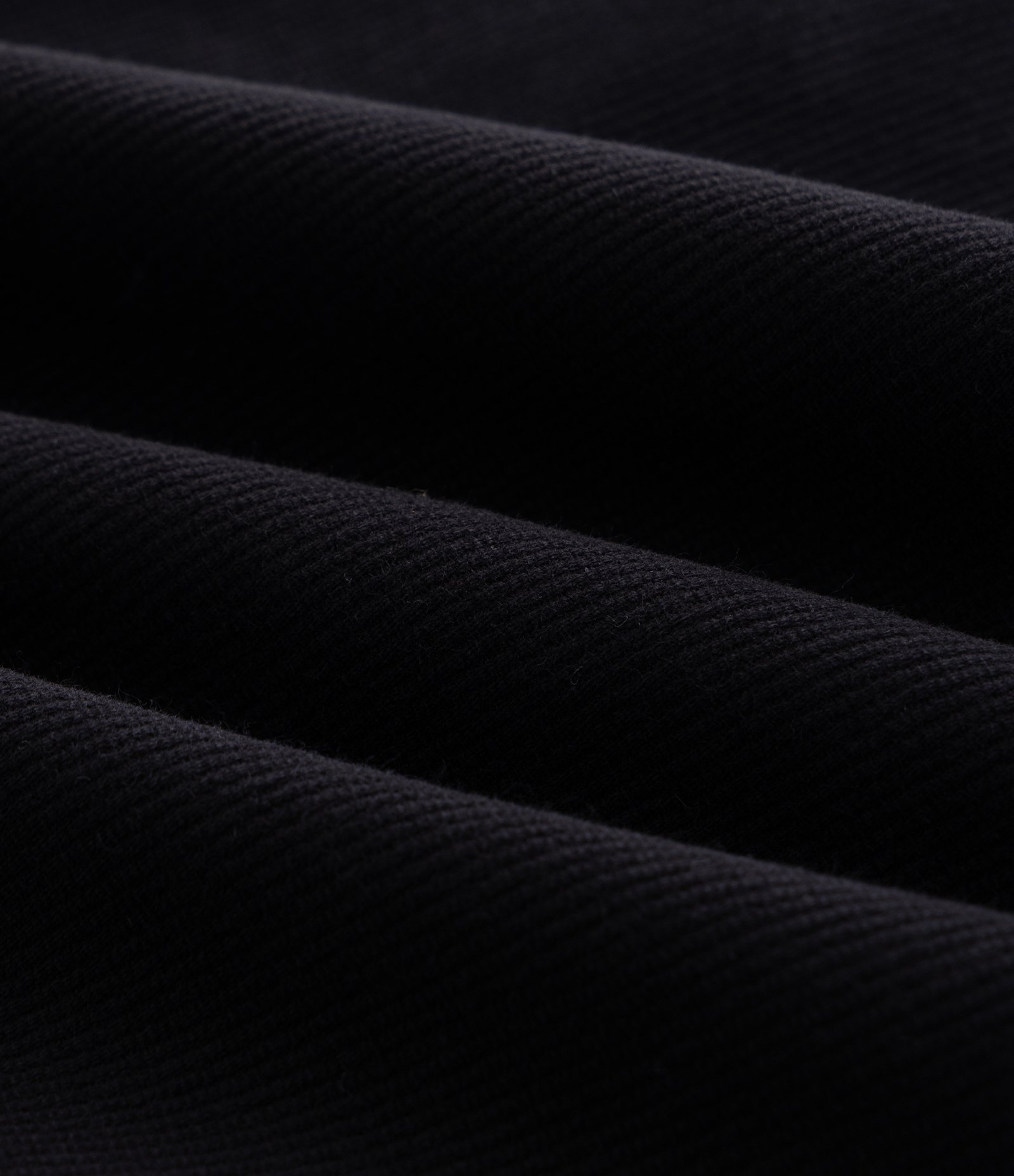 Bermuda Sarja com Cós Elástico Cotelê Preto 5