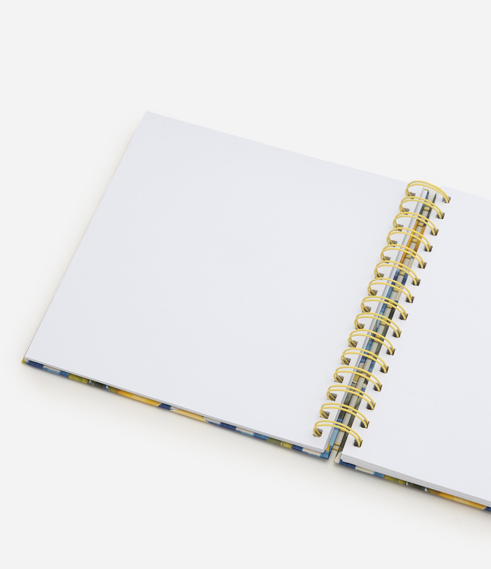 Caderno Capa Dura com Estampa de Limão Multicores 2