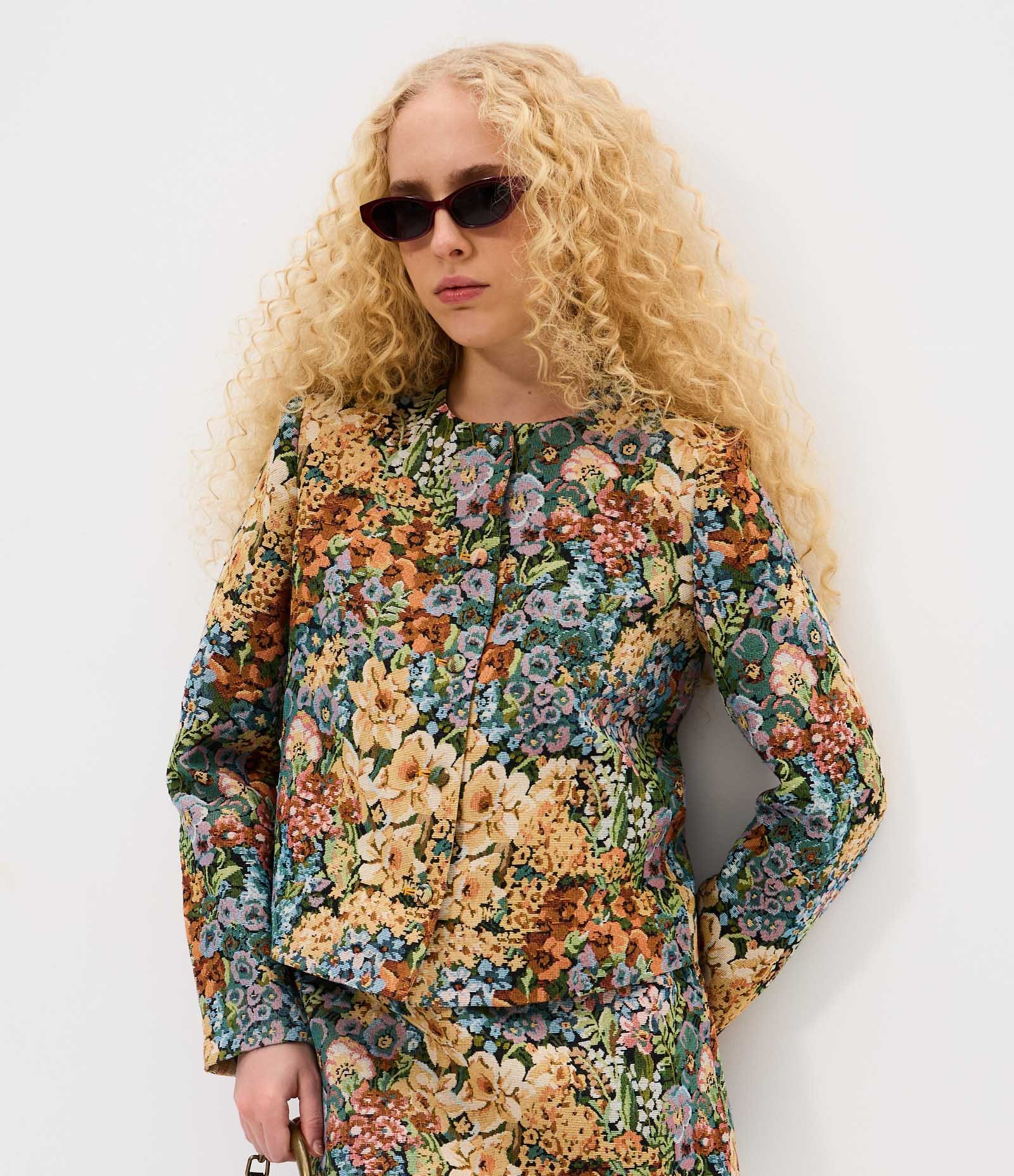 Jaqueta em Jacquard com Estampa Floral e Botões Forrados Amarelo 2