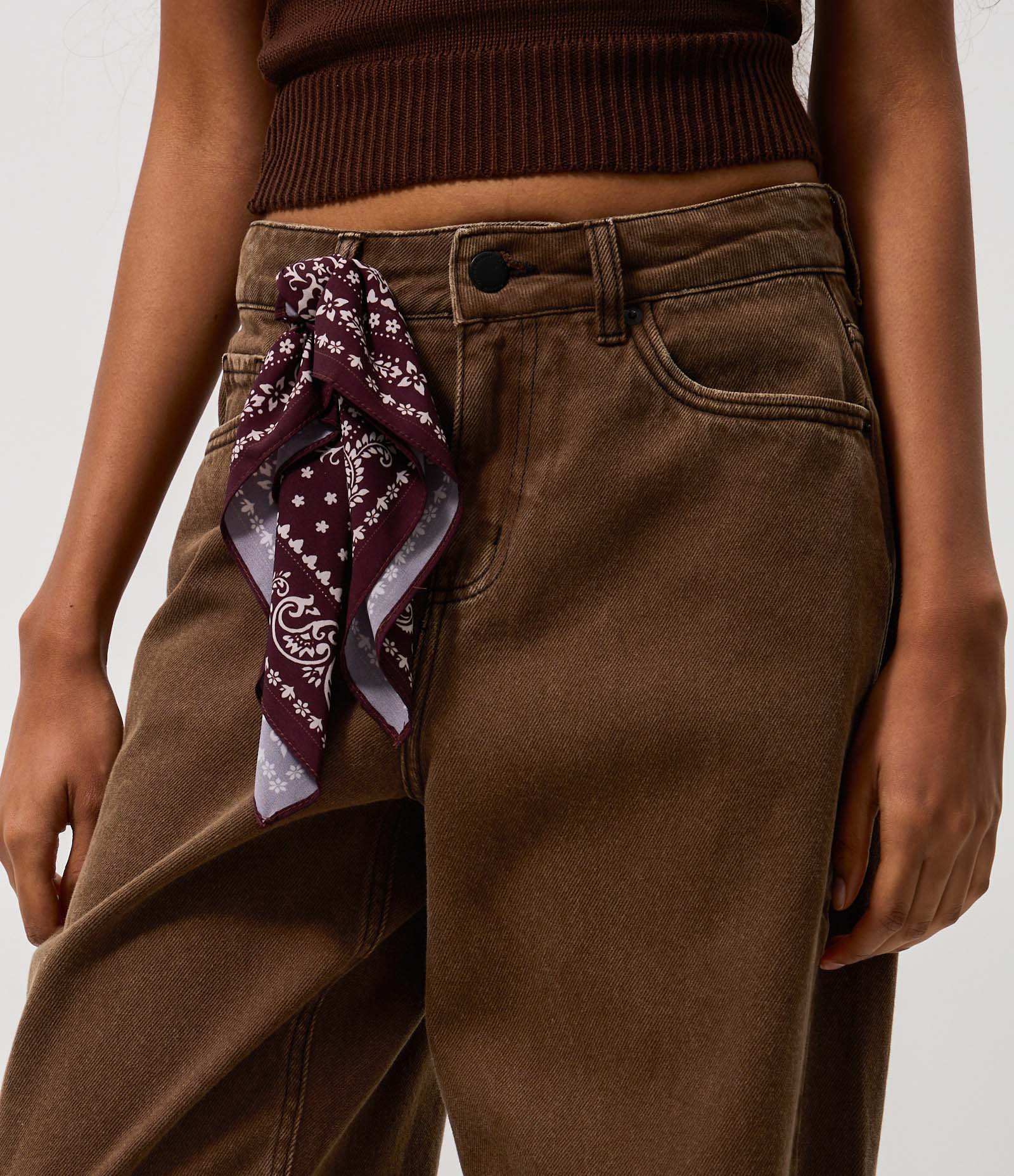 Calça Baggy em Jeans com Cintura Média e Lenço Decorative Marrom 3