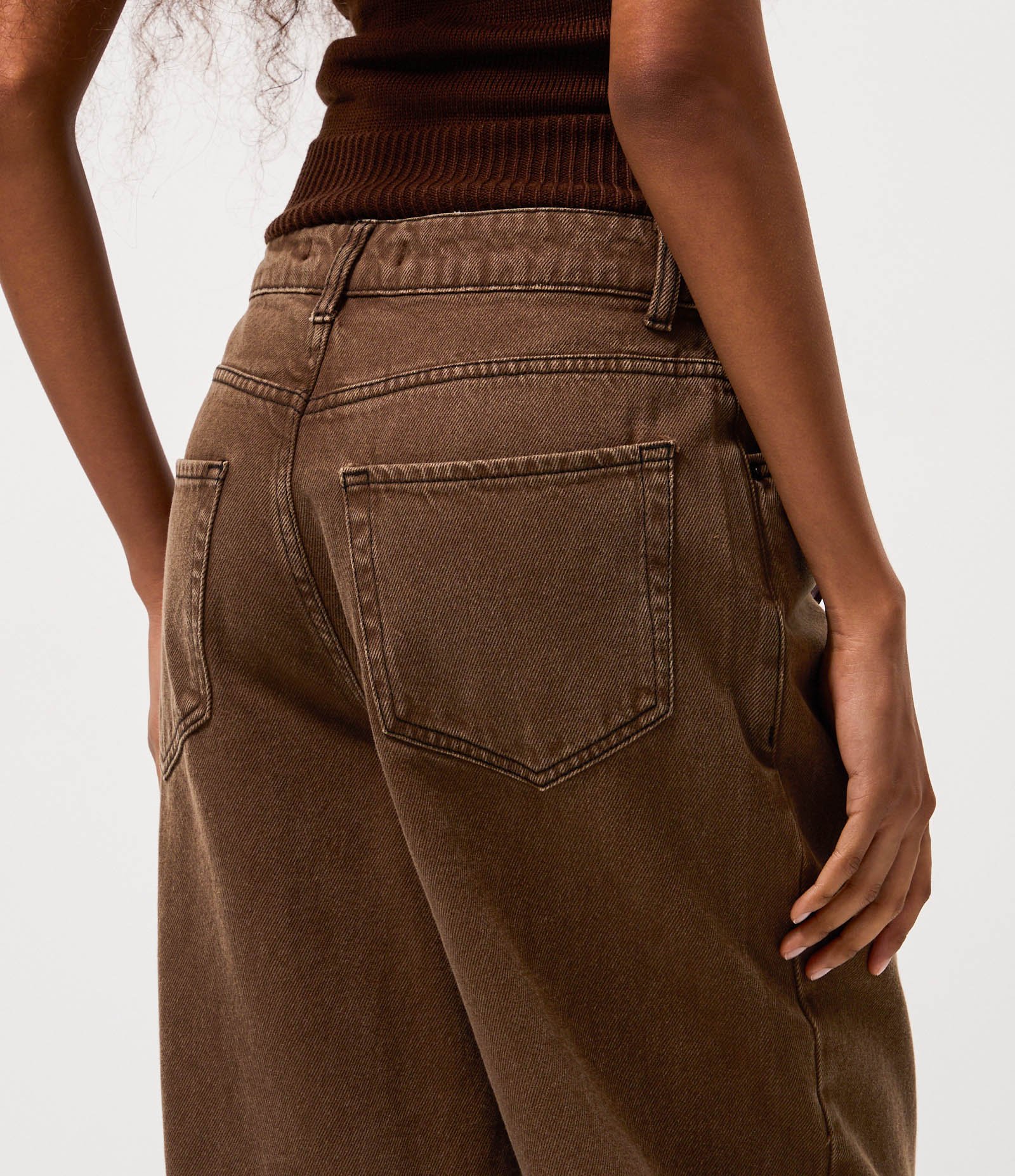 Calça Baggy em Jeans com Cintura Média e Lenço Decorative Marrom 4