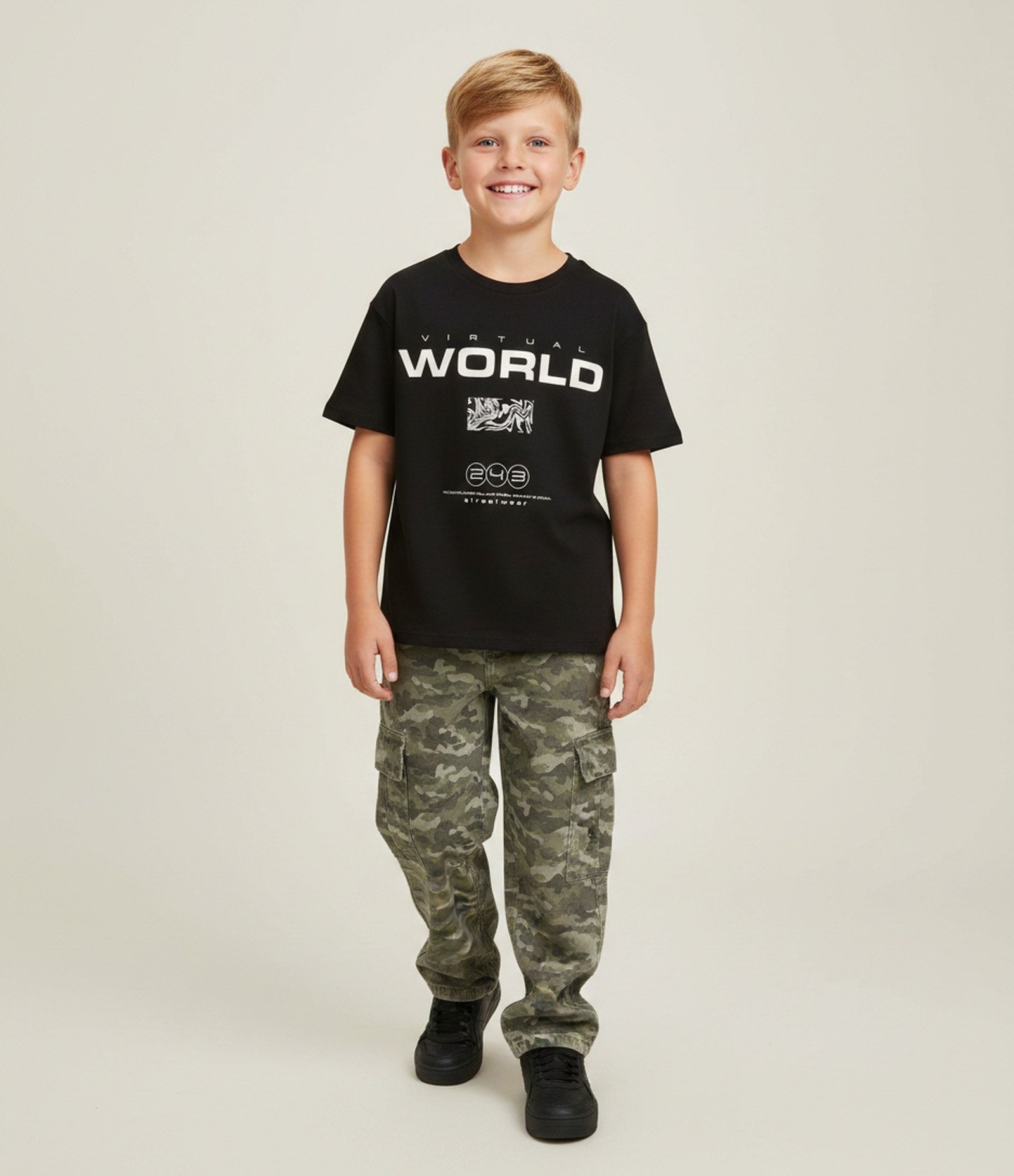 Camiseta Relaxed Infantil em Algodão com Estampa Lettering – Tam 5 a 14 Anos Preto 1