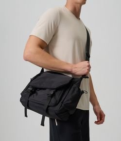 Bolsa Cross Body com Bolsos Ajustáveis