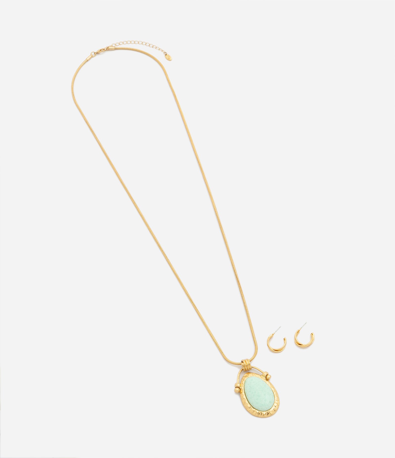Conjunto de Colar Longo com Pingente Oval e Argolas Dourado 3
