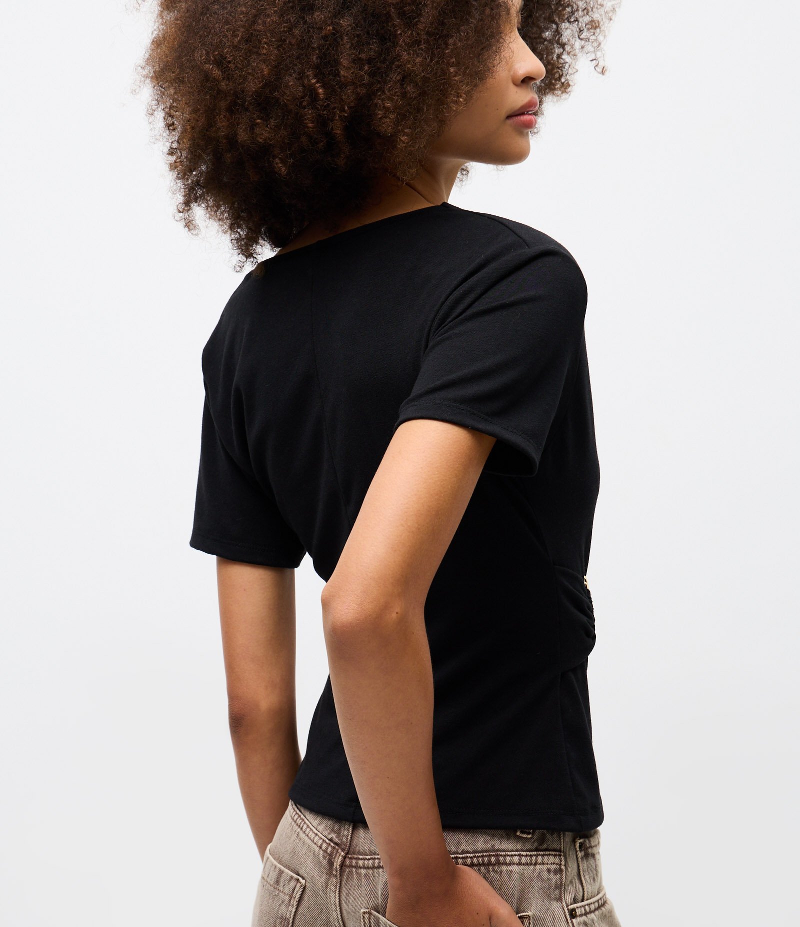 Blusa Texturizada com Decote Drapeado e Aviamento na Cintura Preto 4
