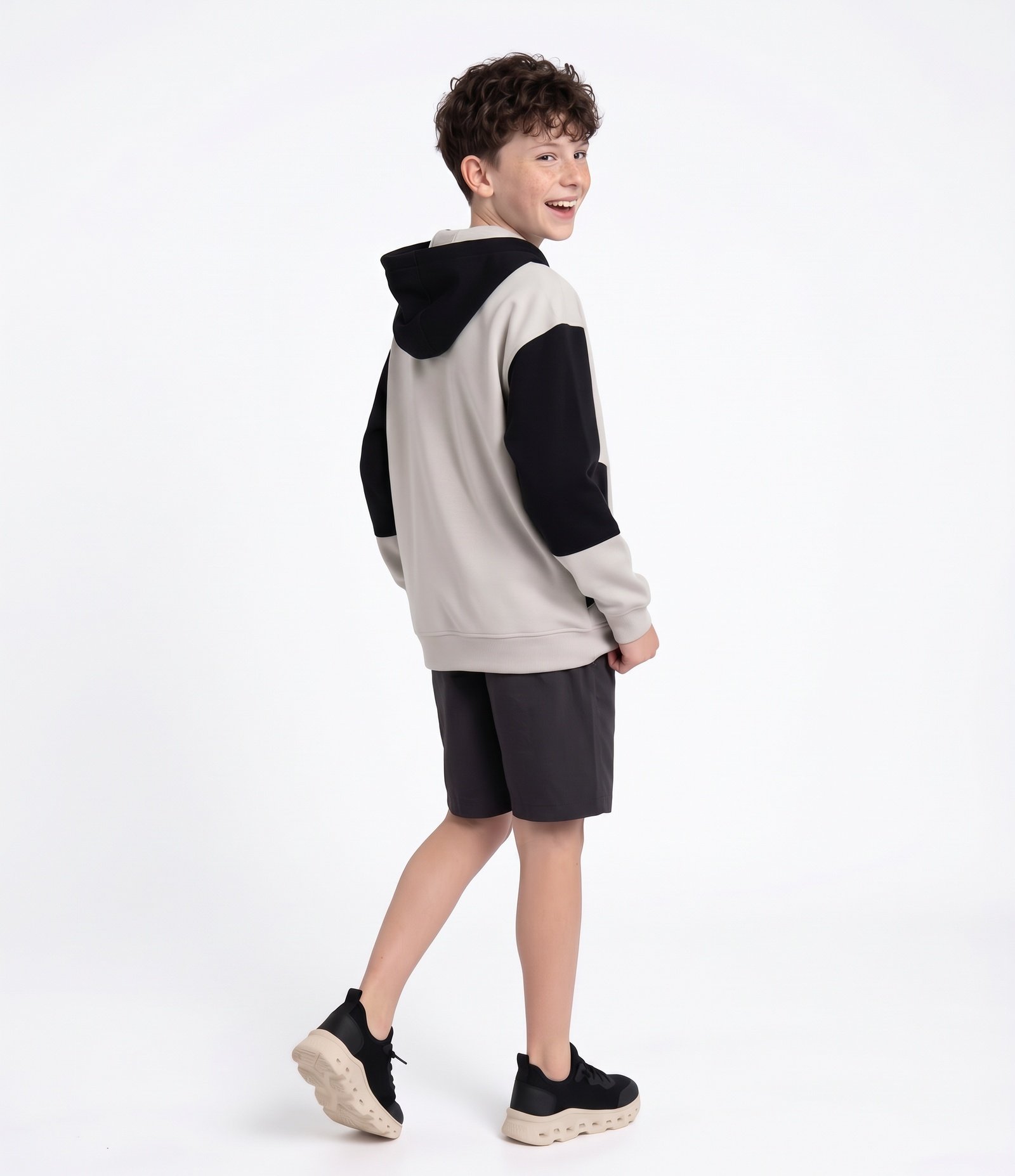 Busão Infantil Tech Fleece com Recortes e Capuz - Tam 5 a 14 Anos Bege 3