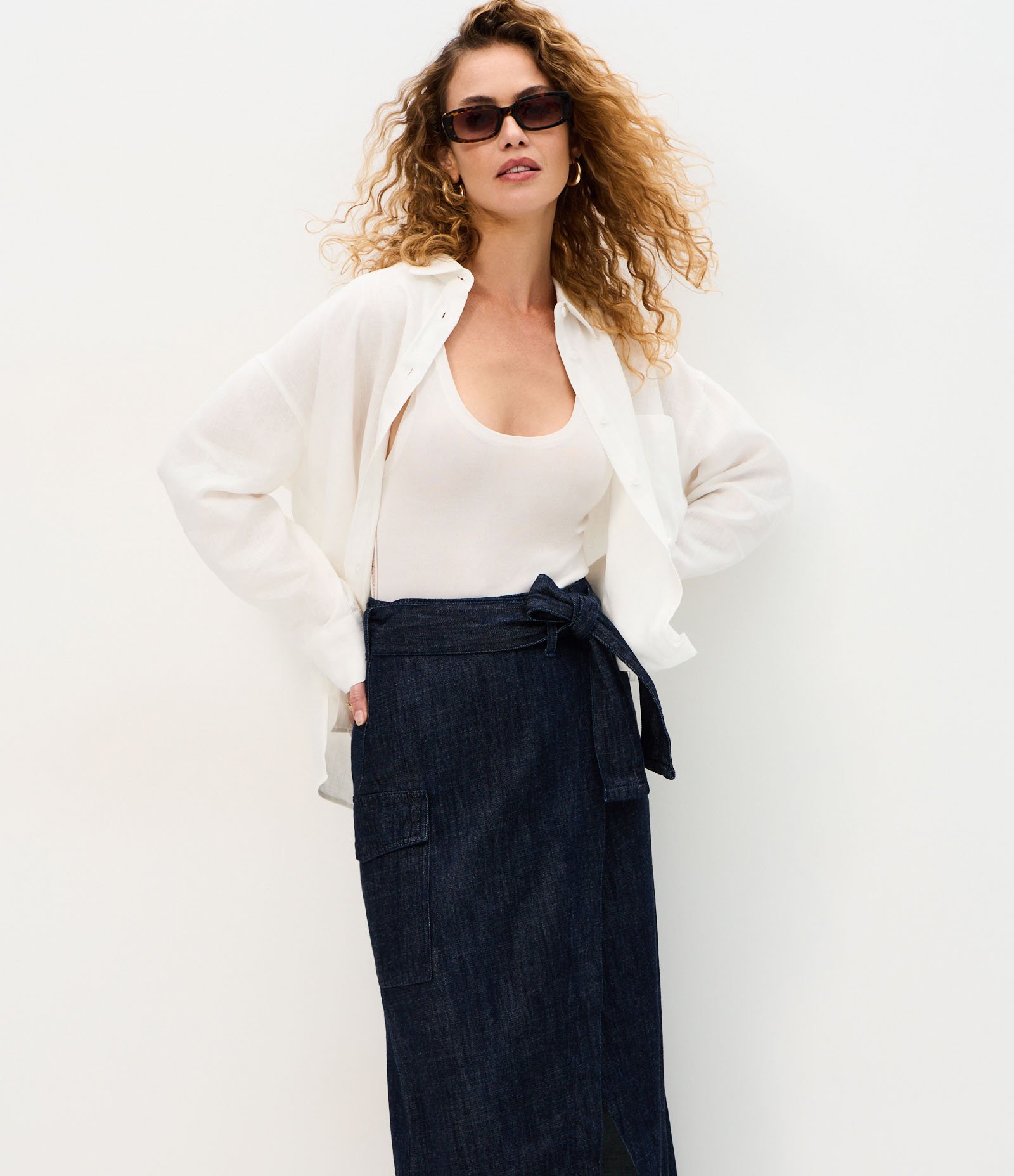 Saia Midi Envelope em Jeans com Cintura Alta e Bolso Cargo Azul Escuro 2