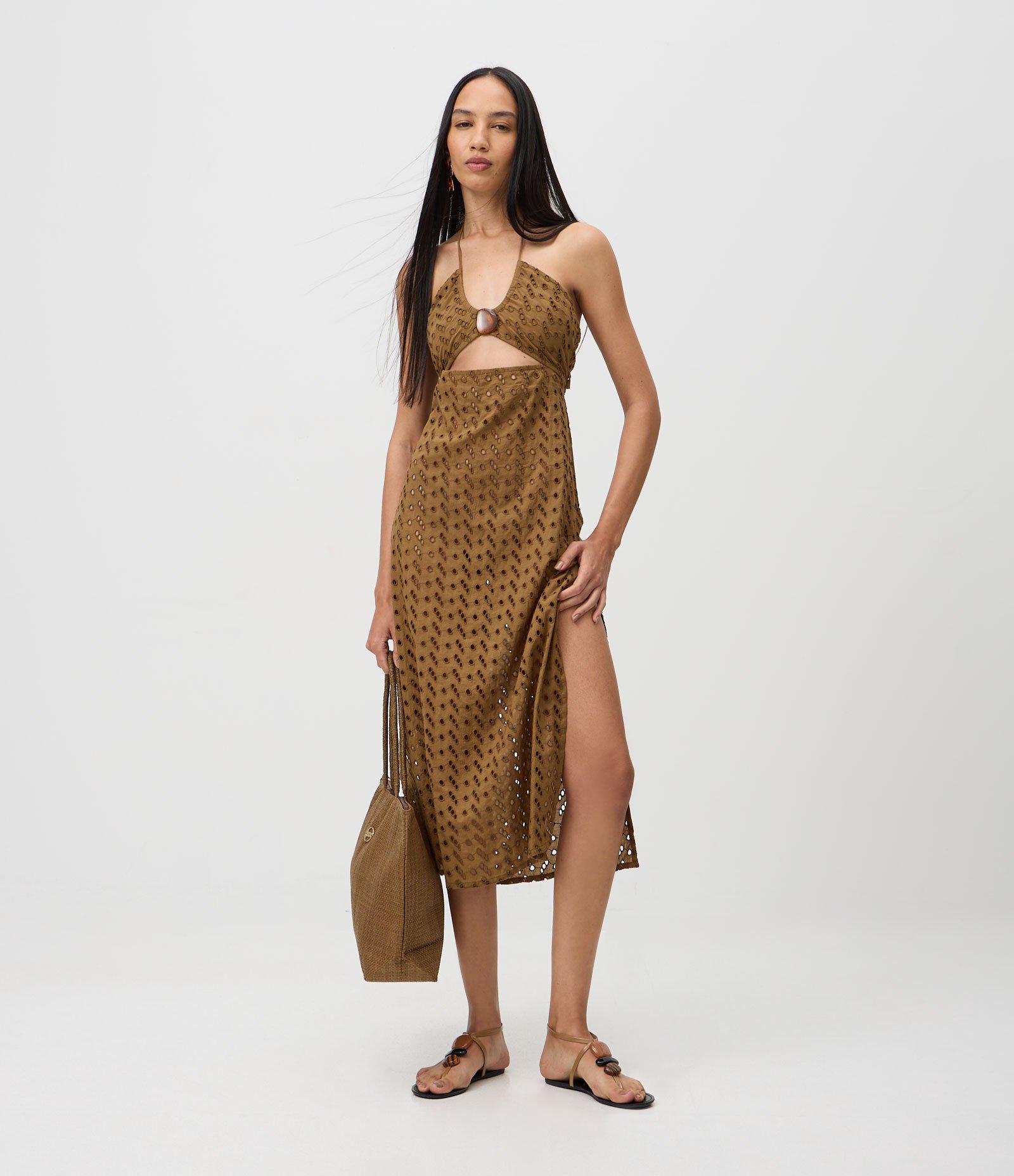 Vestido Saída de Praia em Laise com Decote Marrom 1