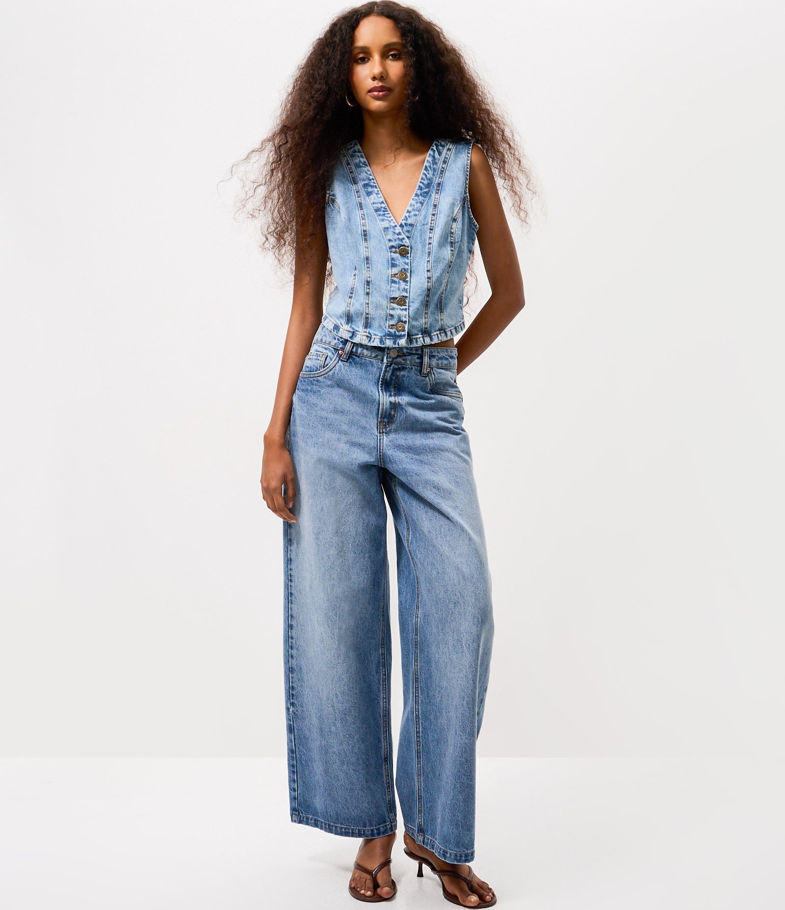 Colete em Jeans com Recortes e Botões Azul Claro 2