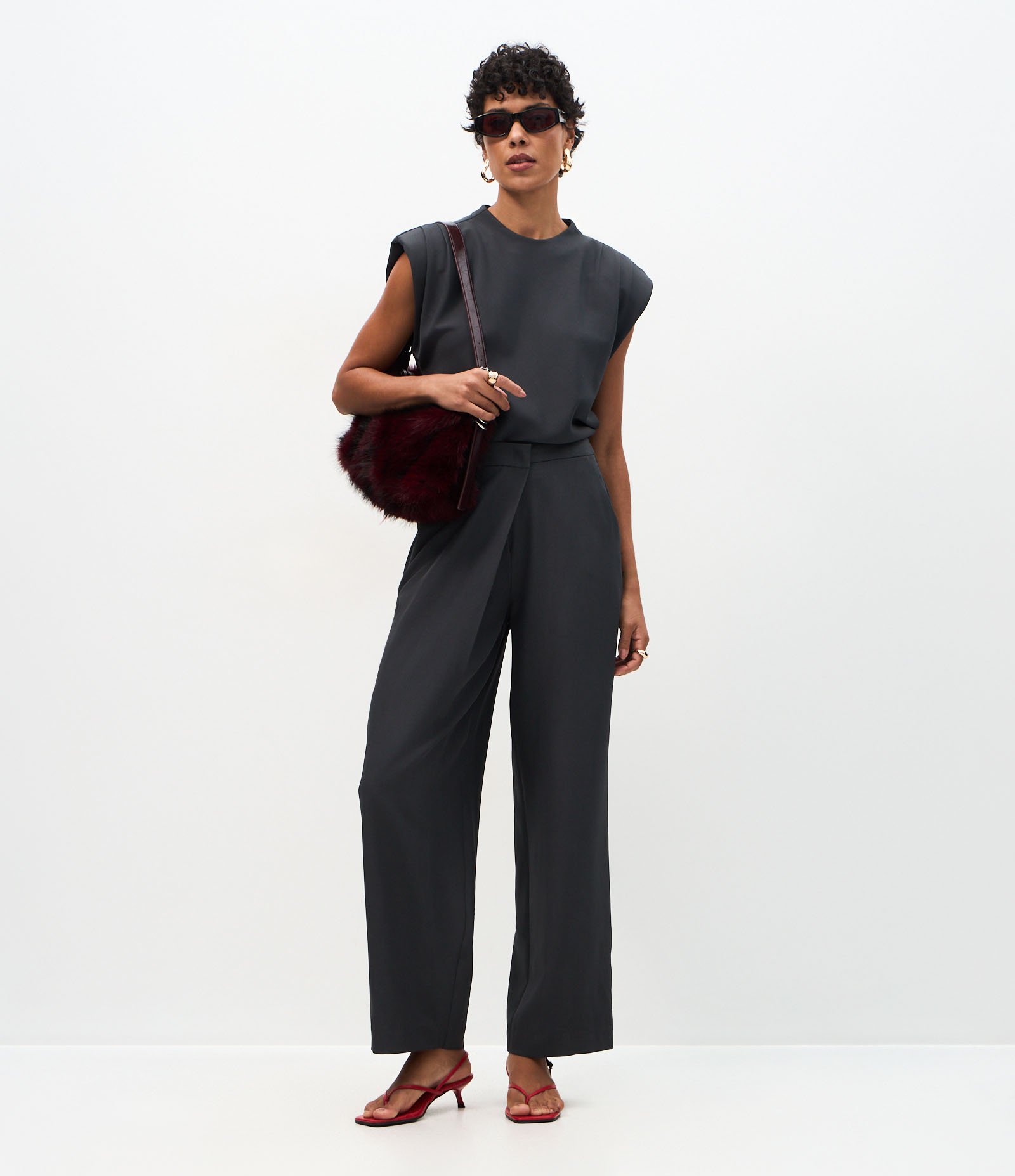 Blusa Alfaiatada com Ombros Marcados Cinza 2