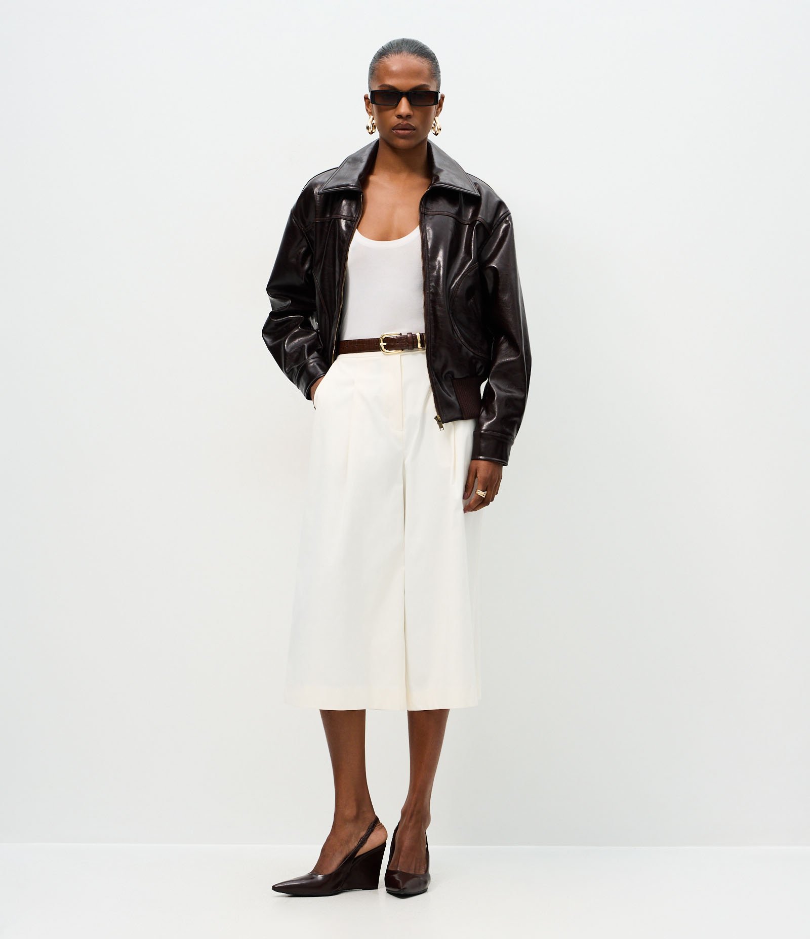 Calça Pantacourt Alfaiatada com Fechamento Discreto Off White 1