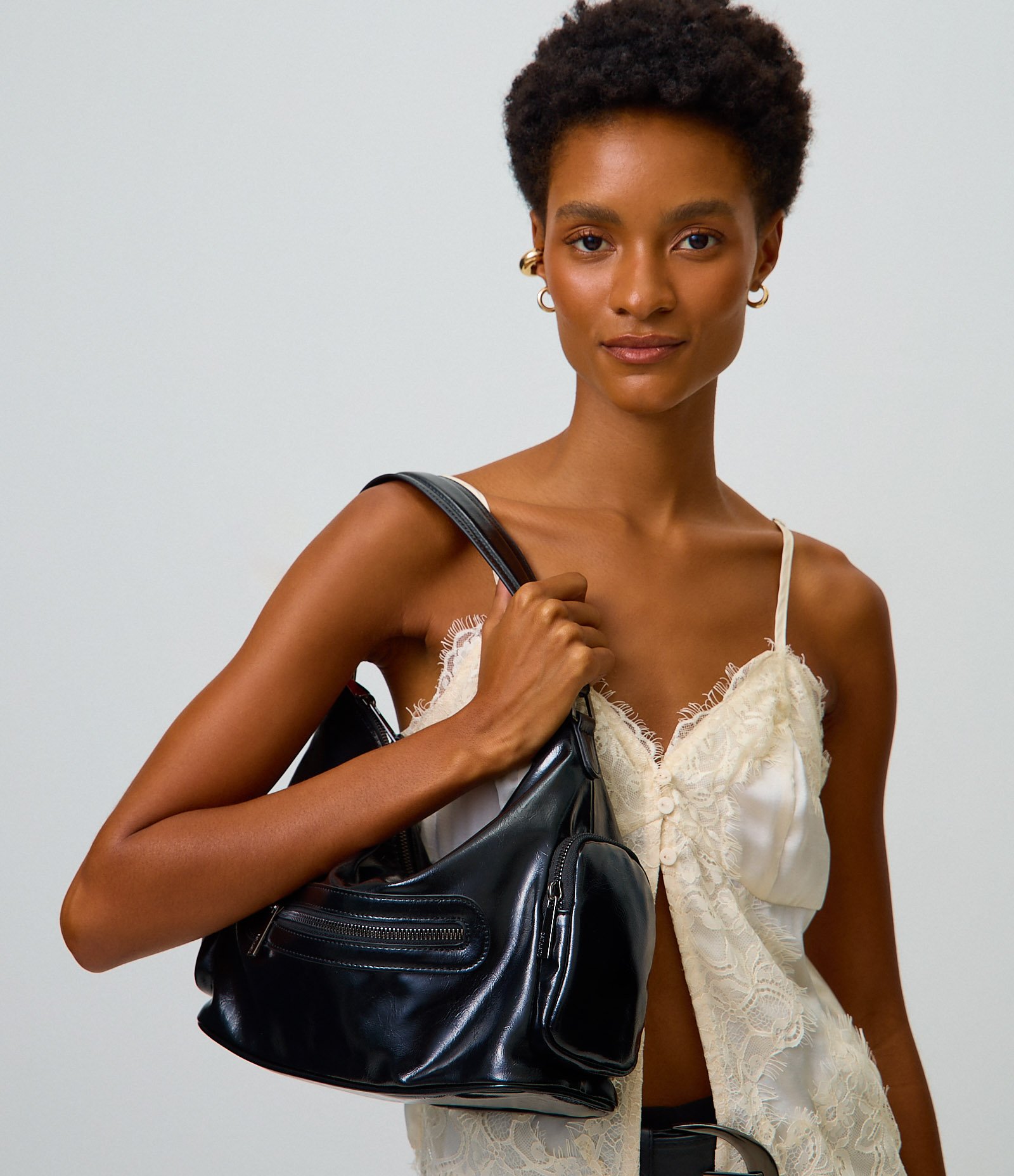 Bolsa Shoulder Média em PU com Alça Ajustável Preto 2