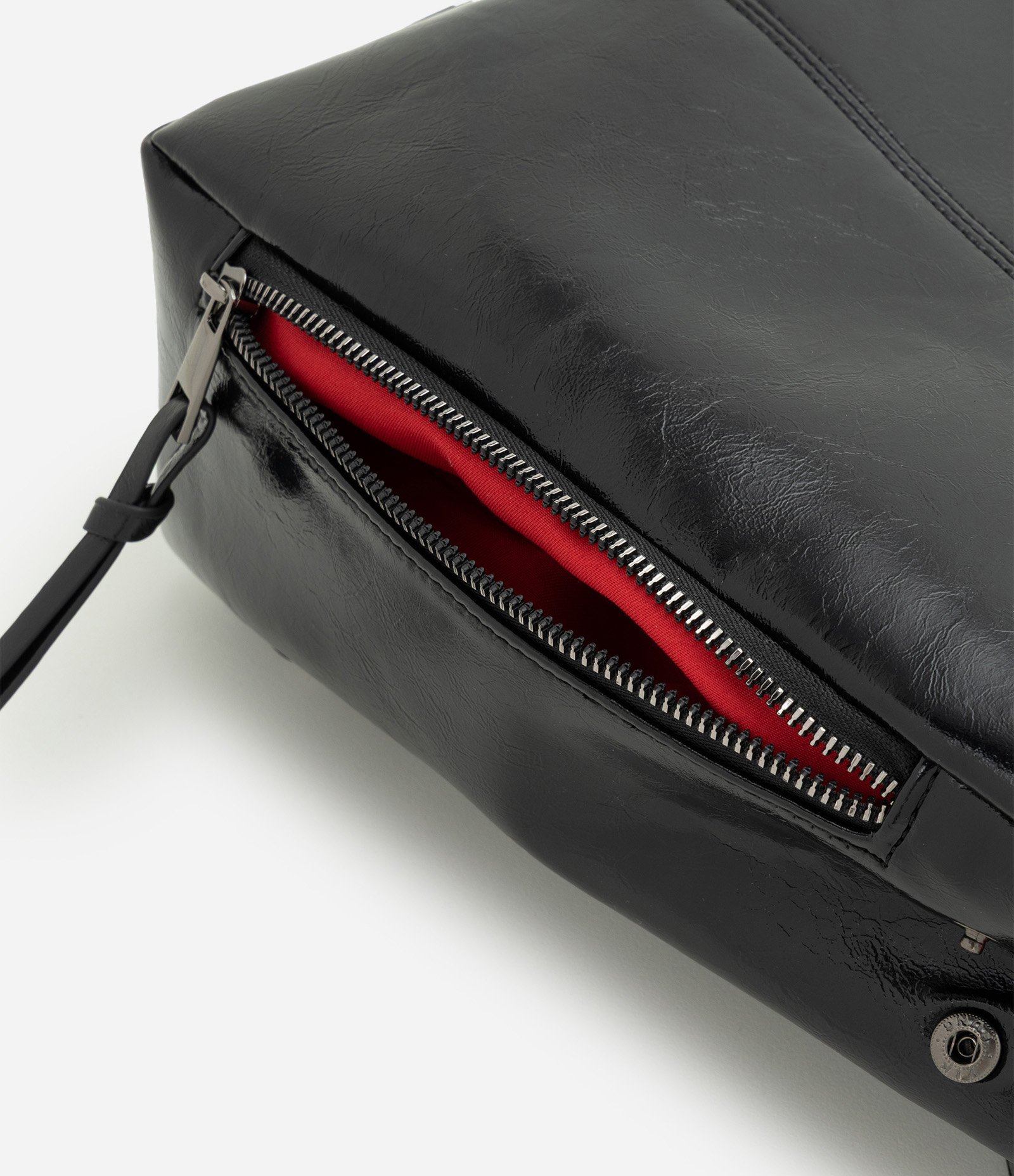 Mochila em PU com Forro Interno Contrastante Preto 7