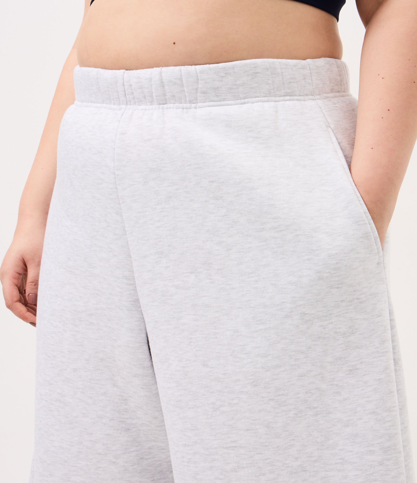 Calça Barrel Esportiva em Moletom Curve e Plus Size Cinza Claro 3