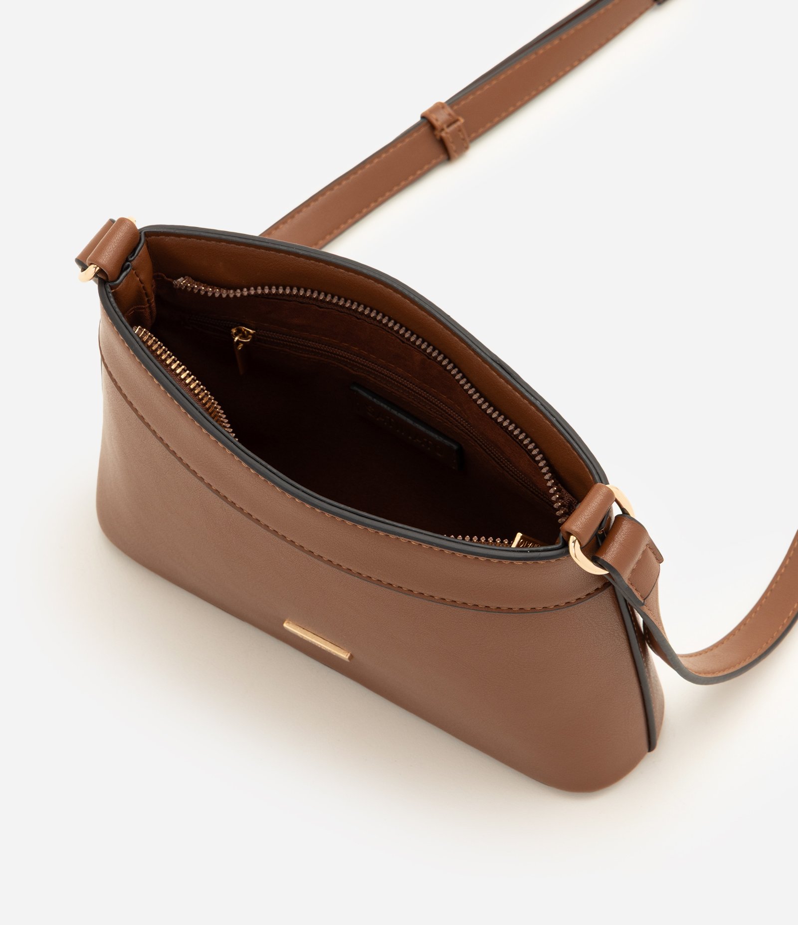 Bolsa Transversal Pequena com Alça Longa Marrom Médio 4