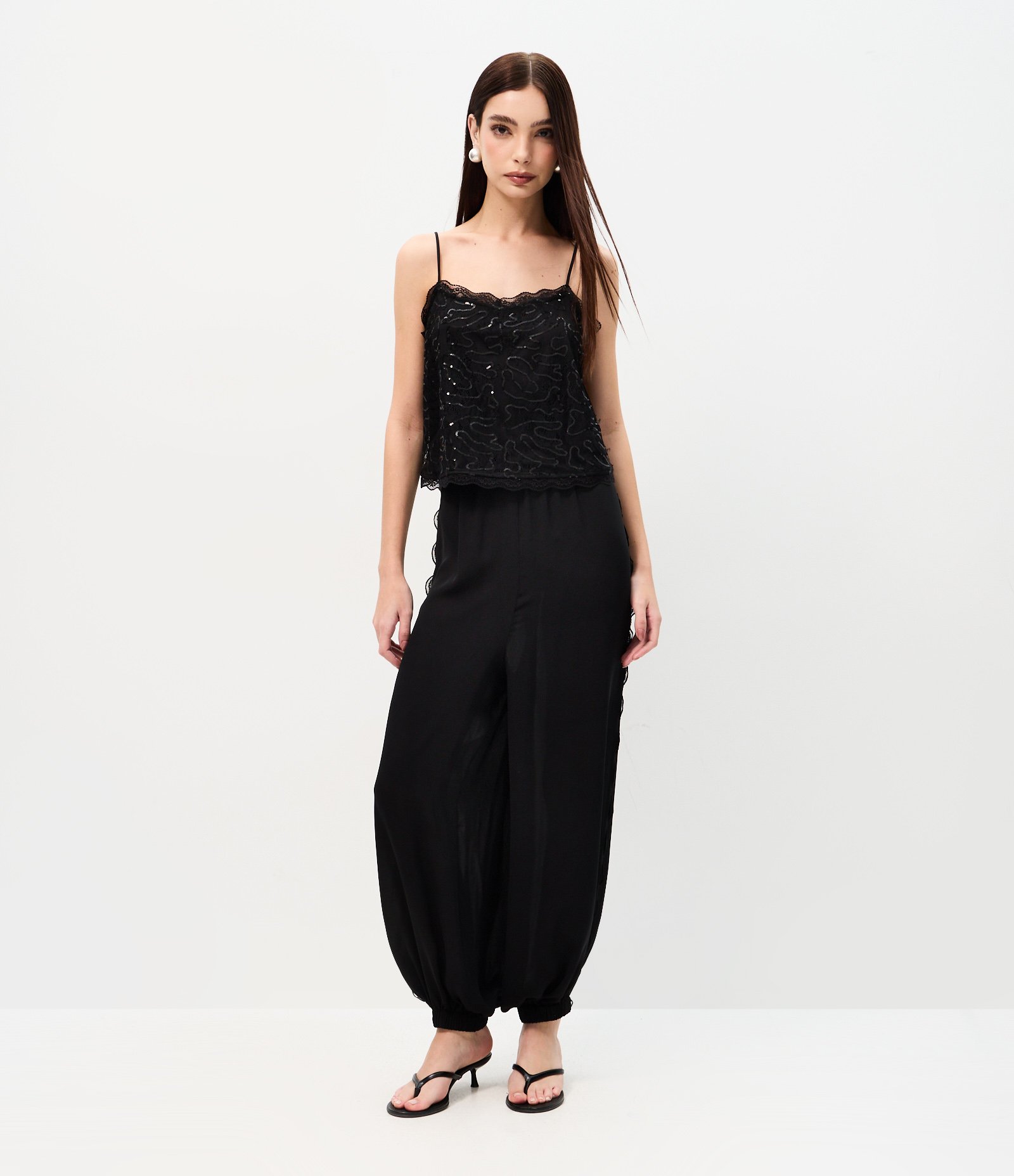 Calça Balloon em Crepe com Detalhe em Renda Lateral Preto 1