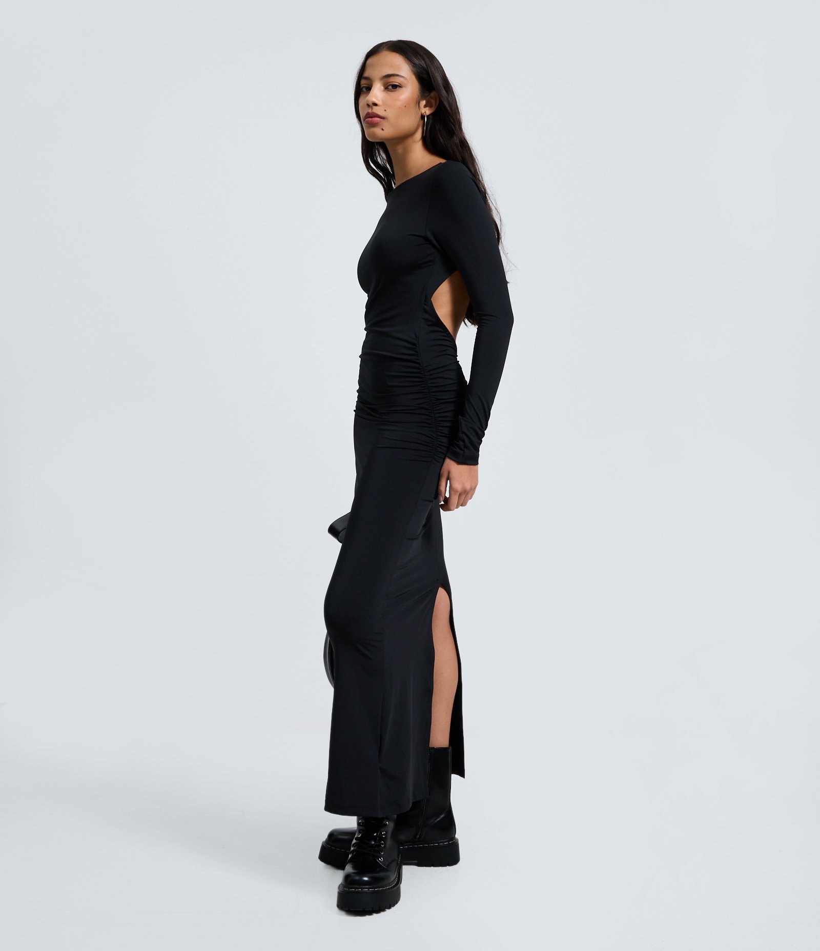 Vestido New Midi com Decote Torcido nas Costas Preto 1
