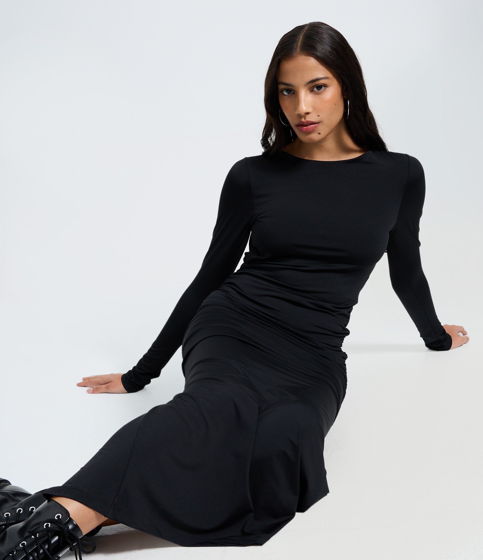 Vestido New Midi com Decote Torcido nas Costas Preto 3