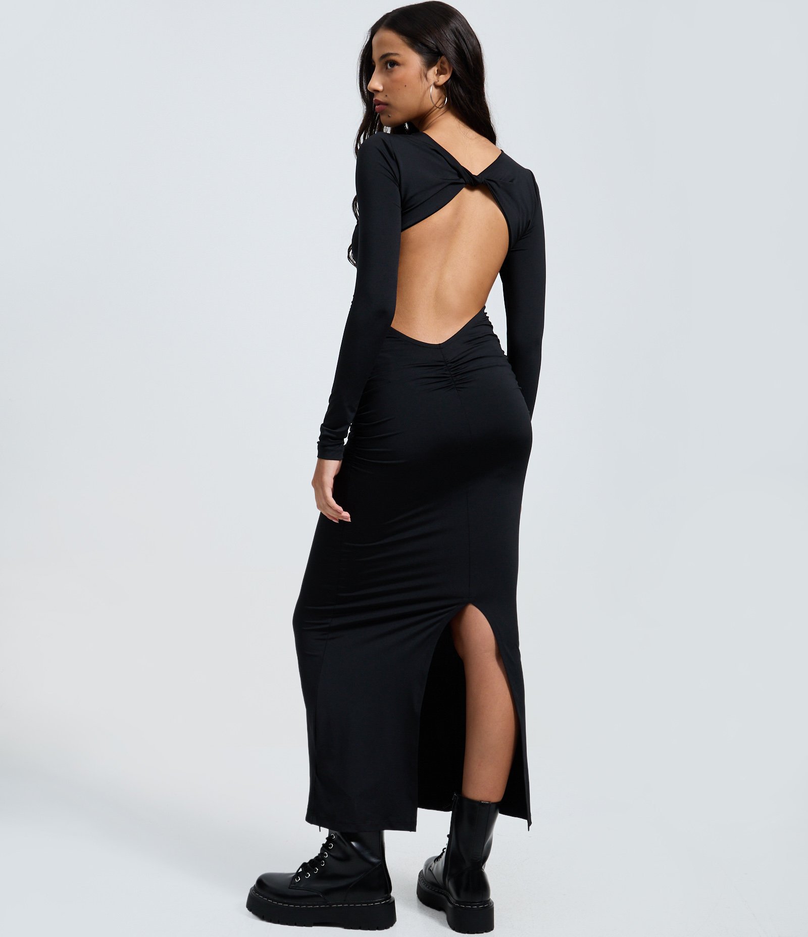 Vestido New Midi com Decote Torcido nas Costas Preto 4