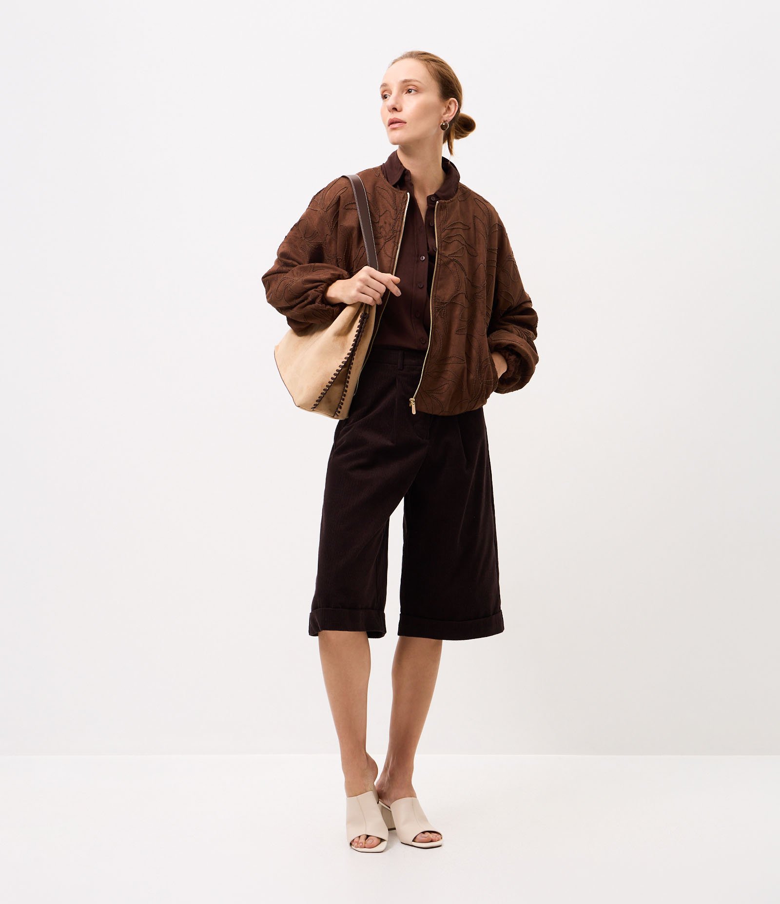 Jaqueta Bomber em Suede com Bordado de Folhagem Marrom 2