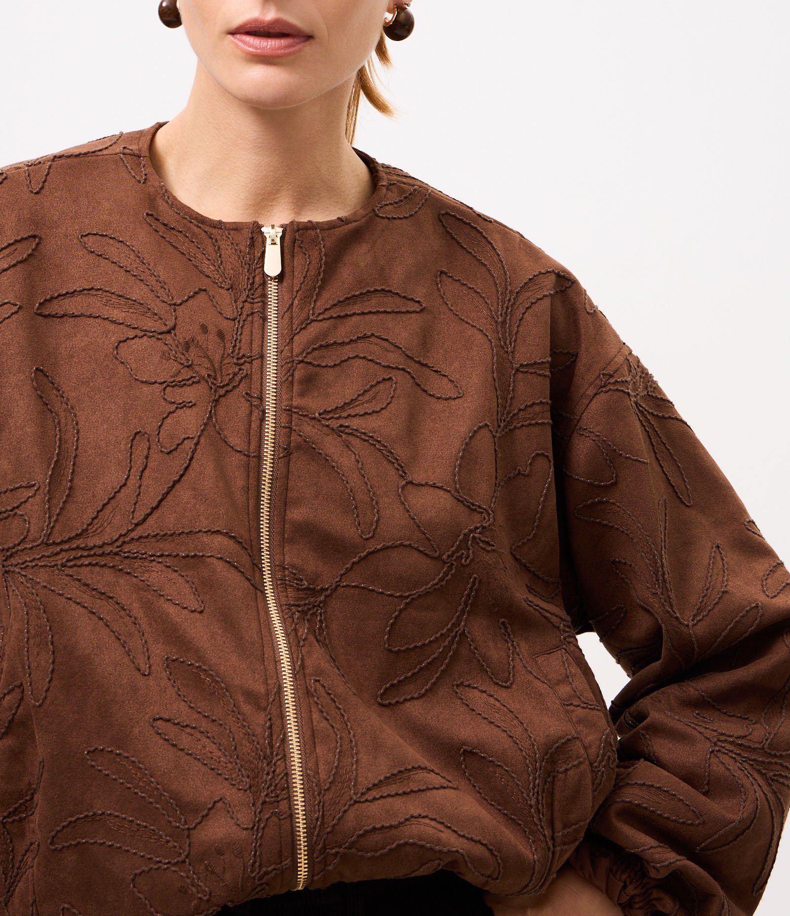 Jaqueta Bomber em Suede com Bordado de Folhagem Marrom 4