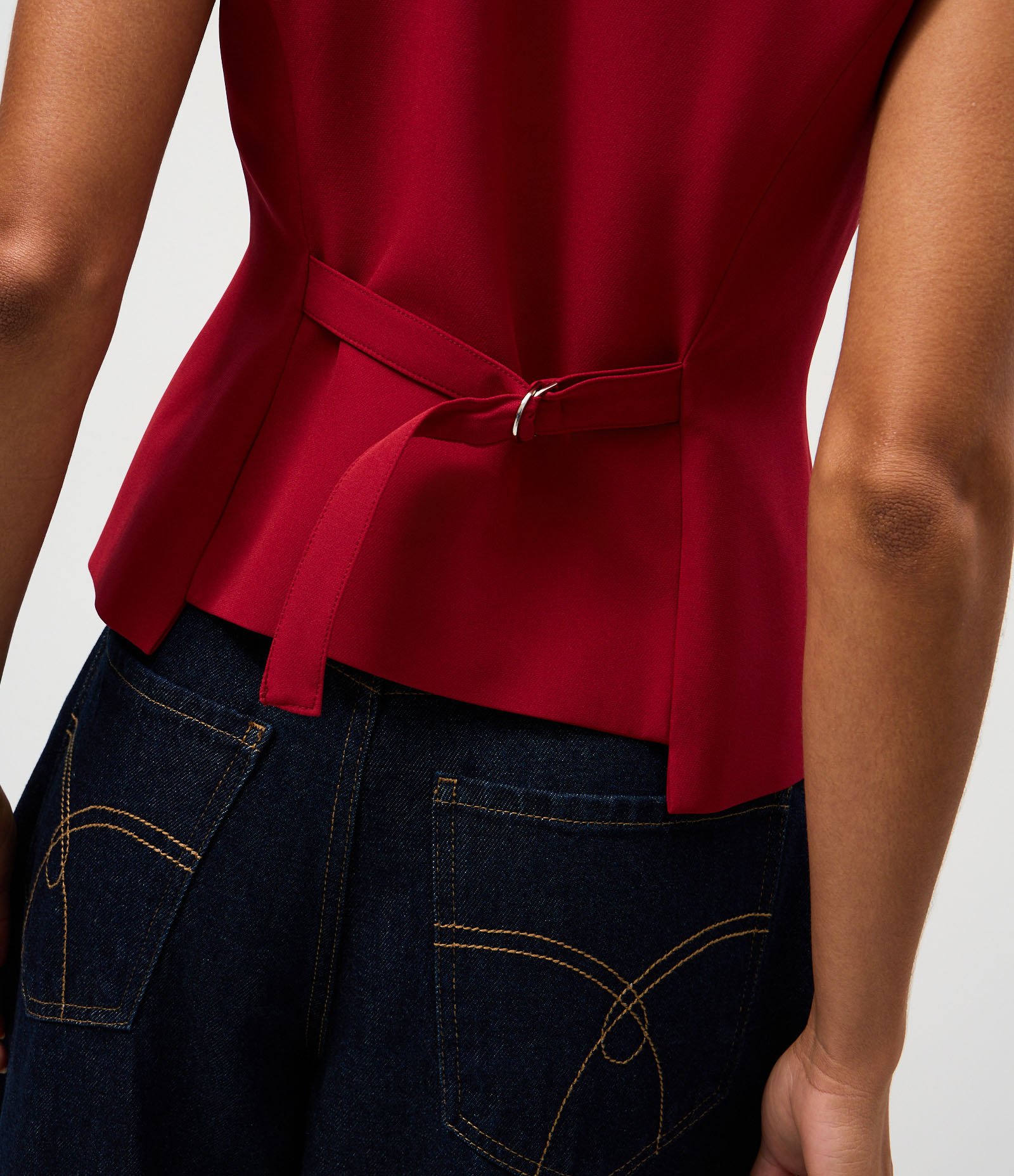 Colete Slim Alfaiatado com Decote V e Botões Vermelho 4