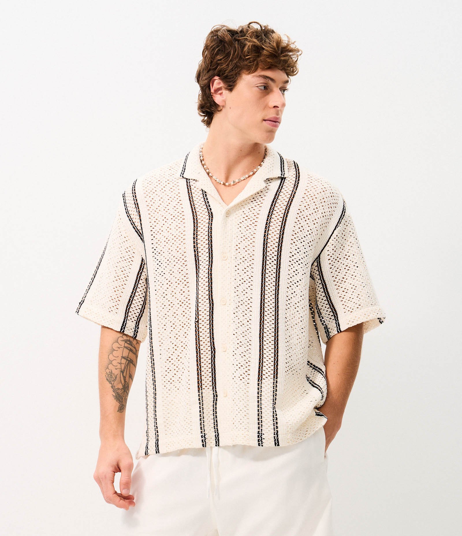 Camisa Boxy Listrada em Tricô Vazado Bege Claro 4