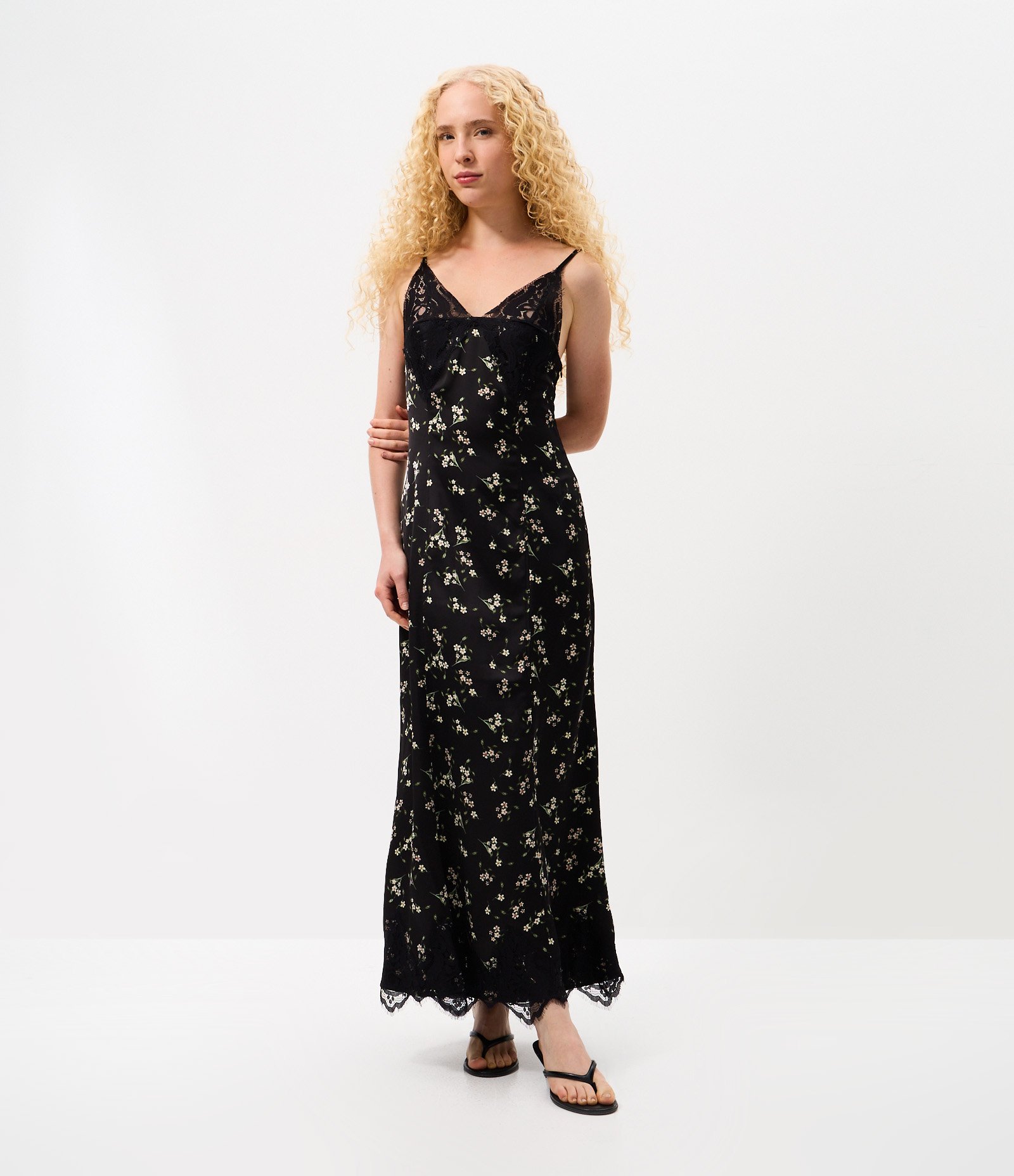 Vestido Midi em Cetim com Estampa Floral e Detalhe em Renda Preto 1