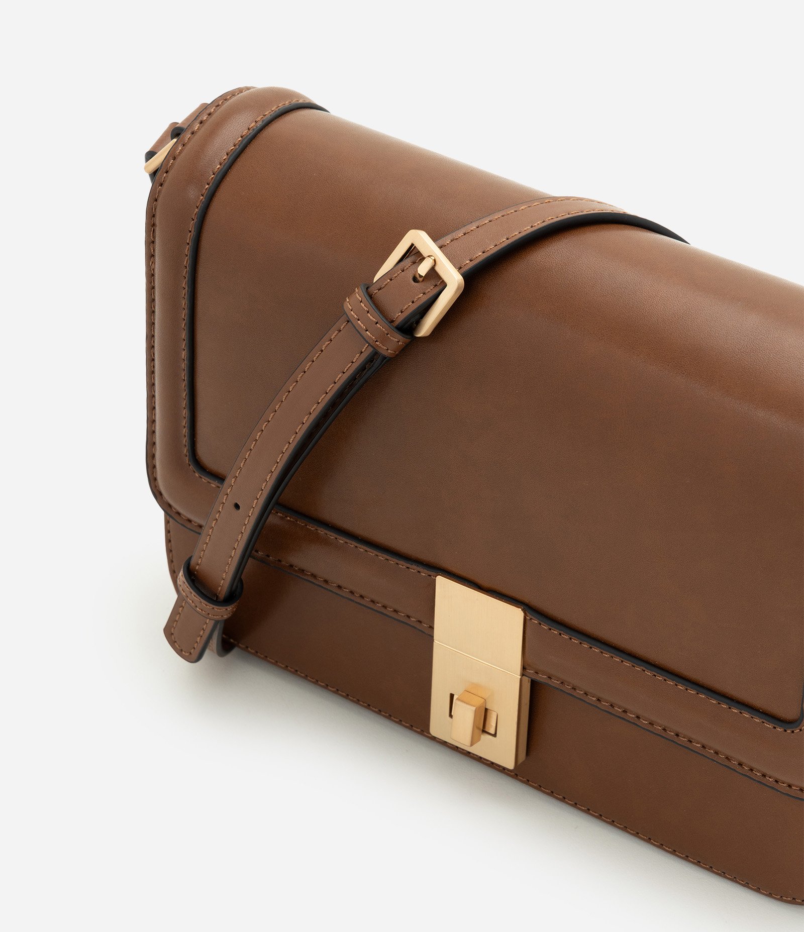 Bolsa Transversal Média em Couro com Alça Longa Ajustável Marrom 4
