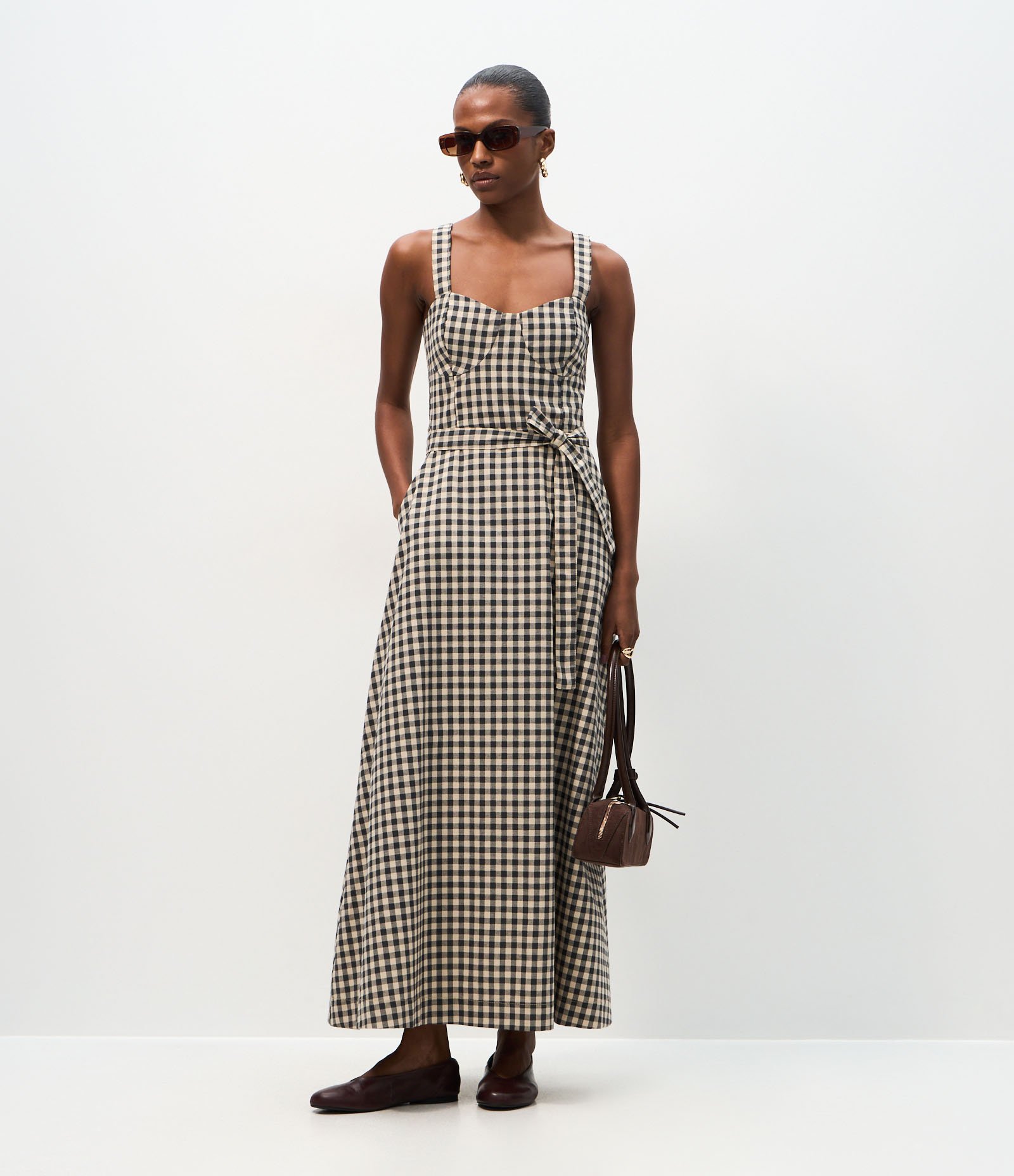 Vestido Reto Longo em Sarja Xadrez Vichy com Amarração Branco/Preto 2