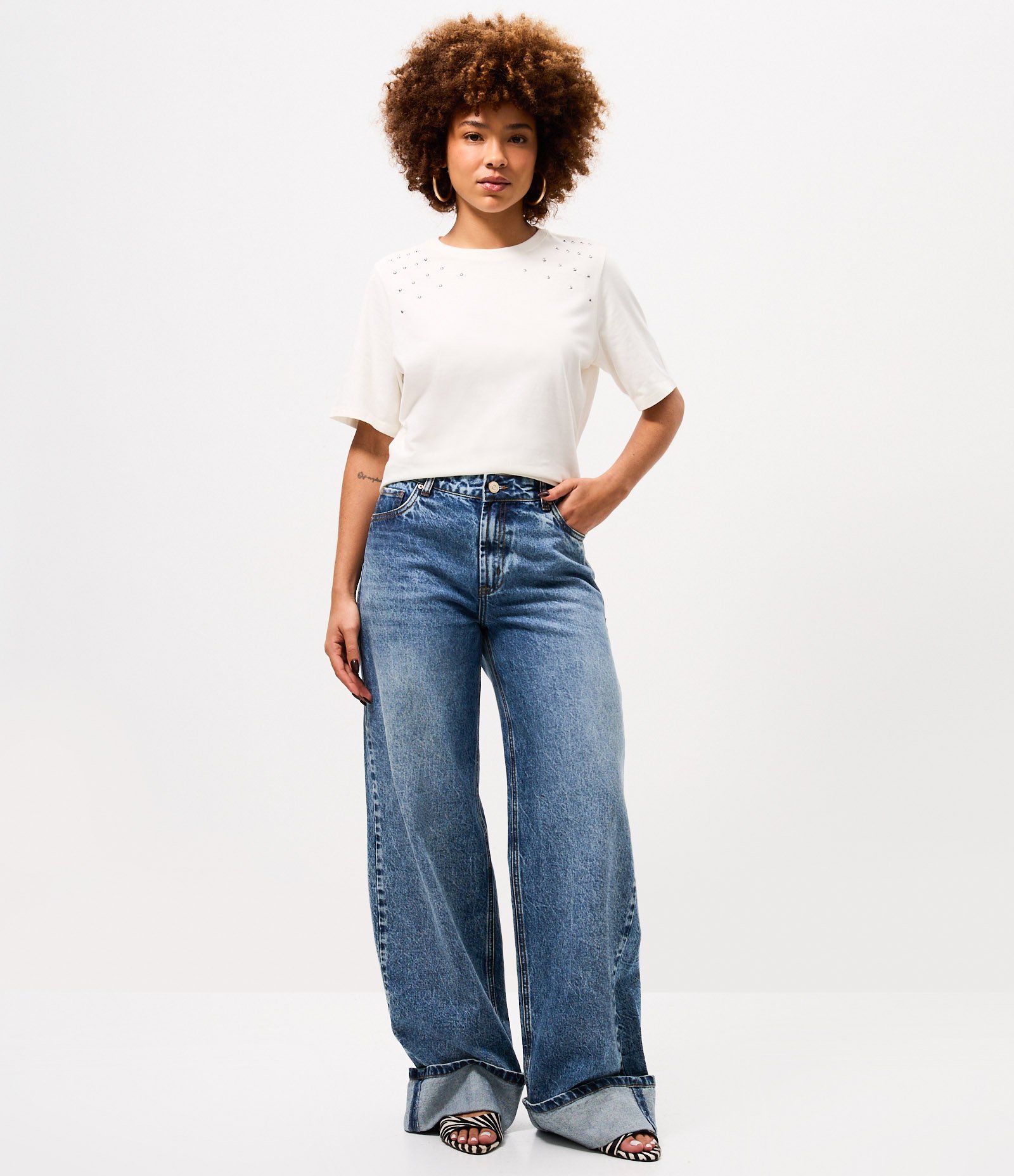 Blusa em Algodão com Aplicação de Pedrinhas nos Ombros Branco 2