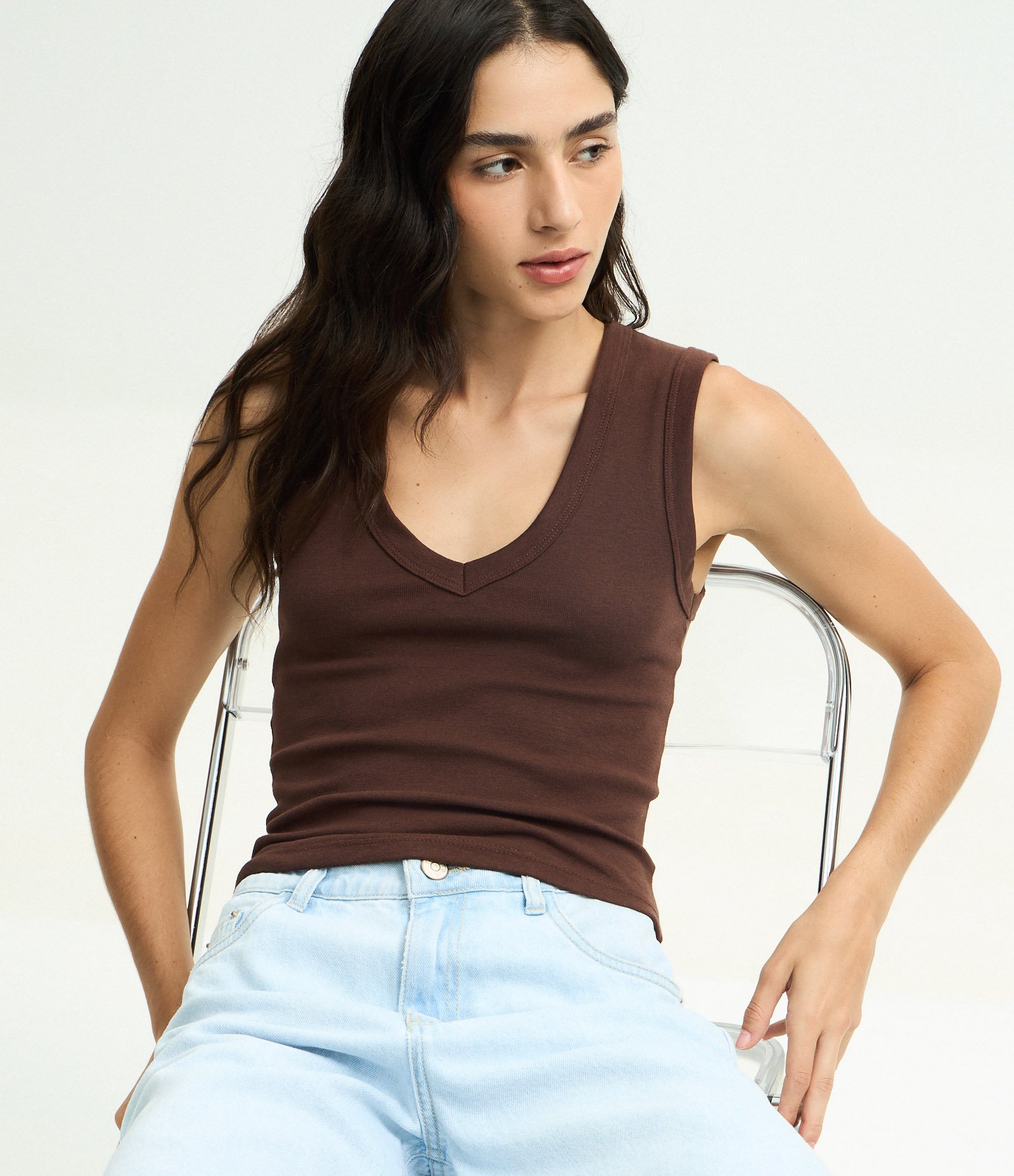 Blusa Básico em Ribana com Decote V Marrom Chocolate 4