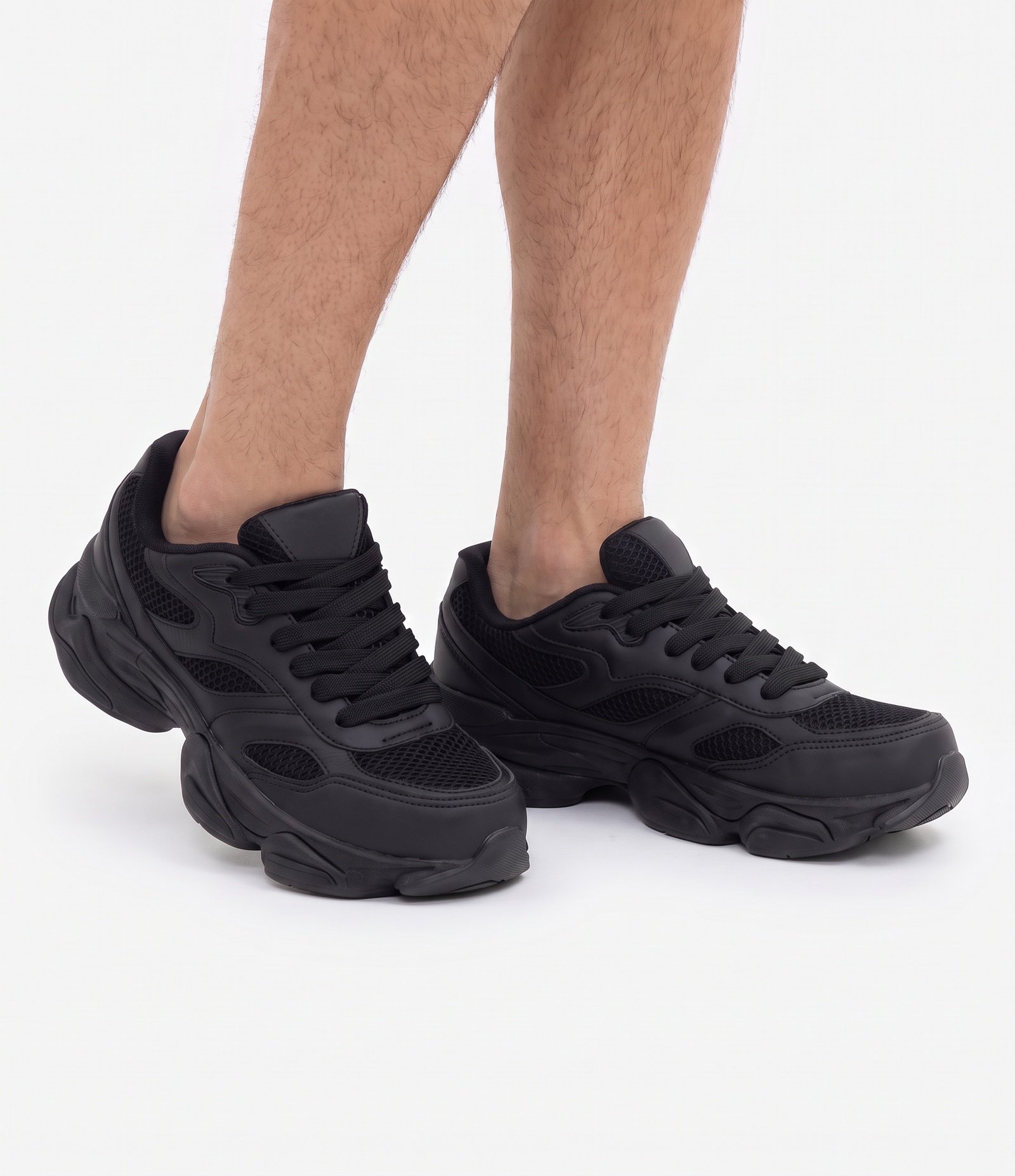 Tênis Dad Sneaker em PU com Recortes e Solado Preto 1