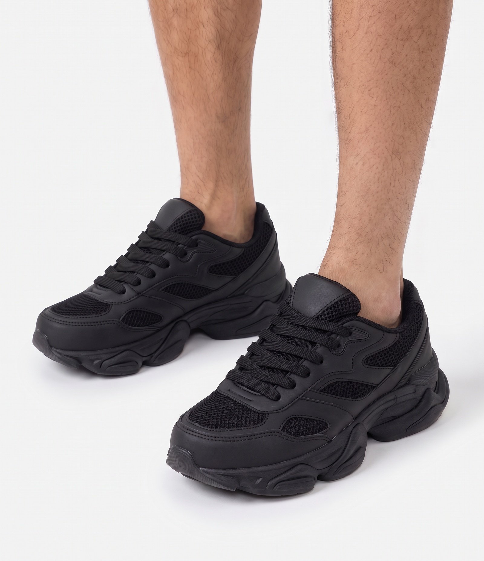 Tênis Dad Sneaker em PU com Recortes e Solado Preto 2