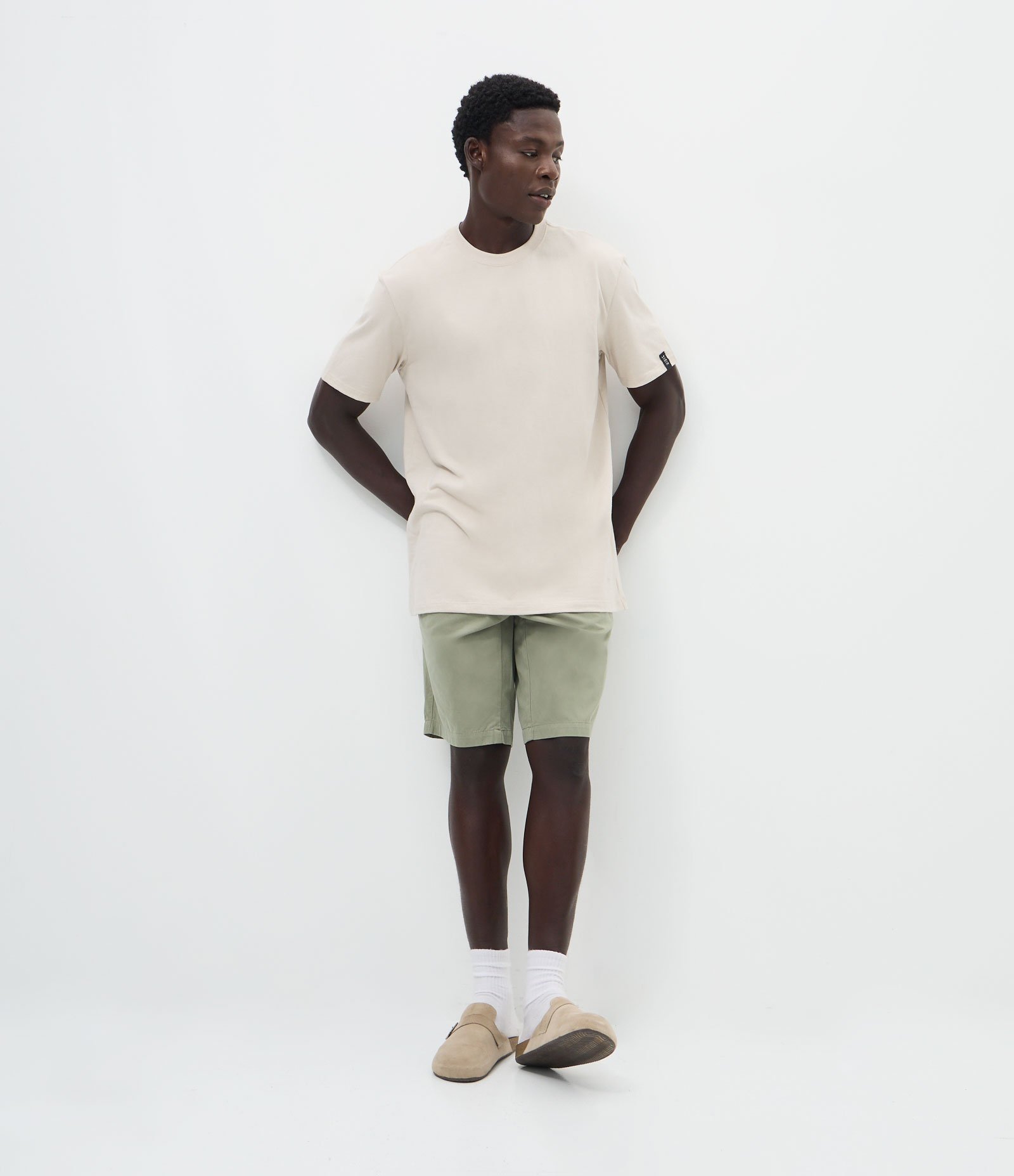 Bermuda em Sarja com Cós Passante e Bolsos Verde 4