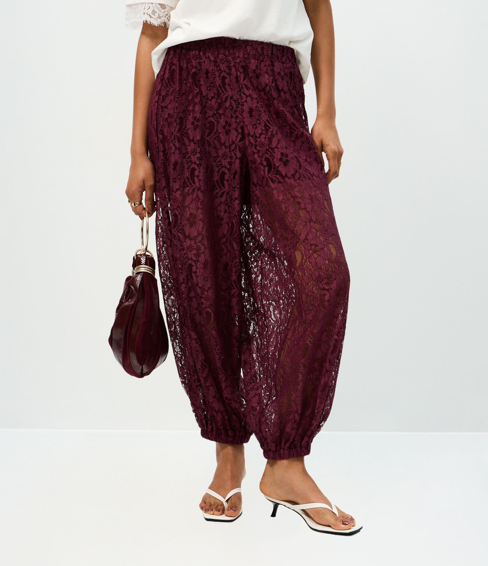 Calça Aladim em Renda Floral com Cós Elástico Vinho 3
