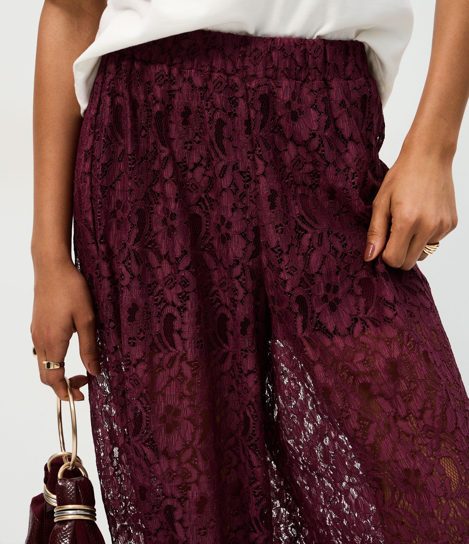 Calça Aladim em Renda Floral com Cós Elástico Vinho 4